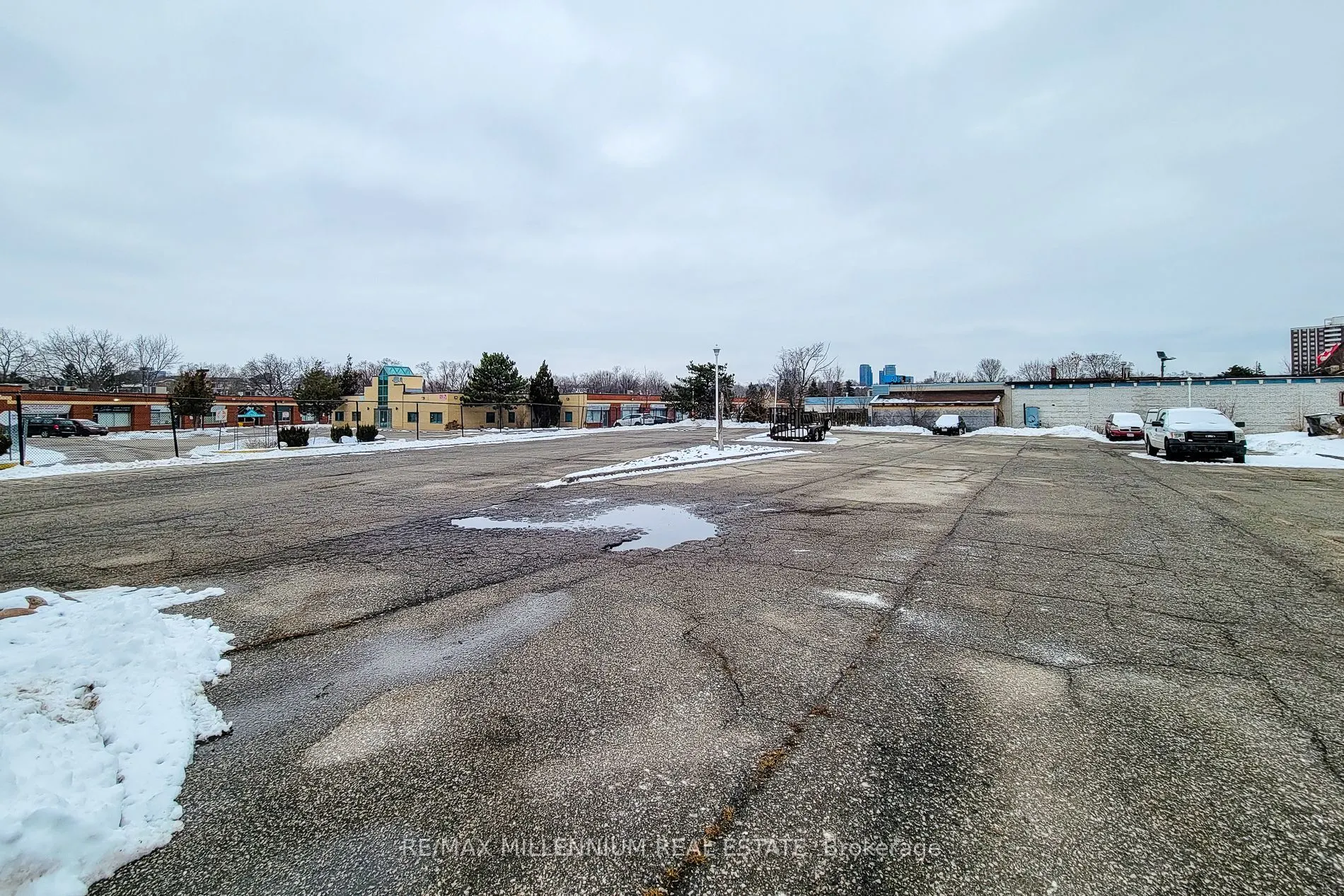 2121 Dundas Street E, #1
