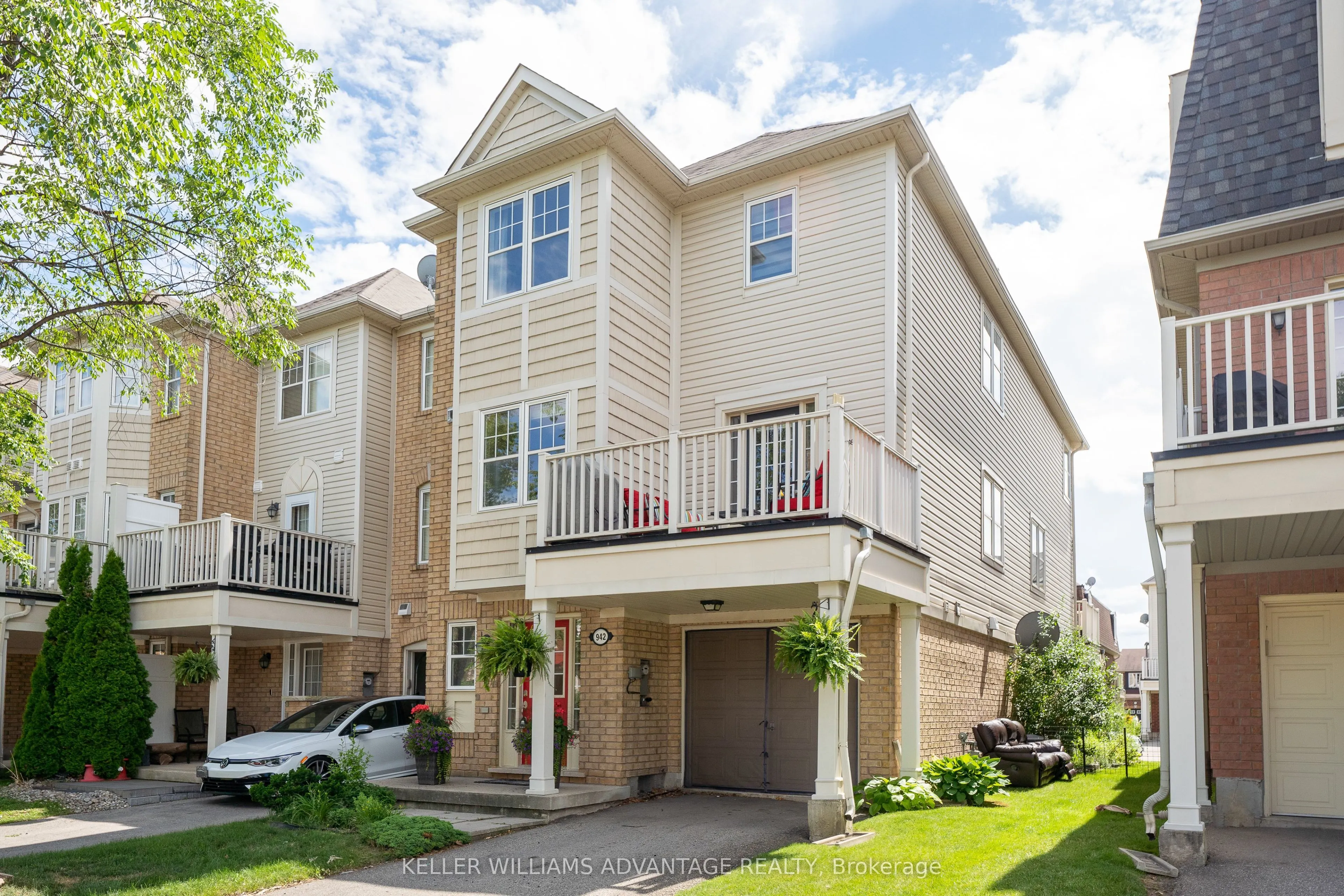 942 Burgess Gardens