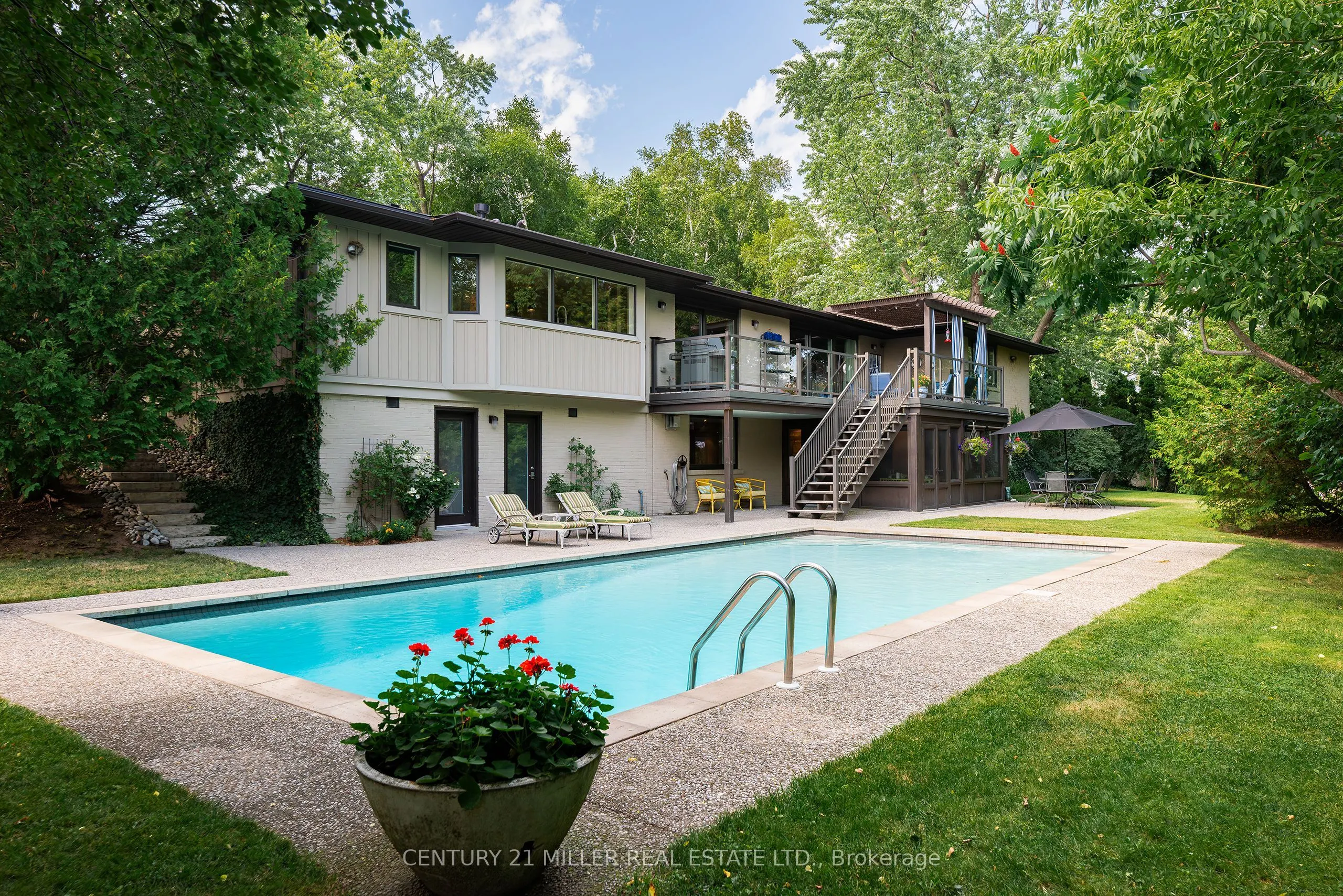 686 Nautalex Court