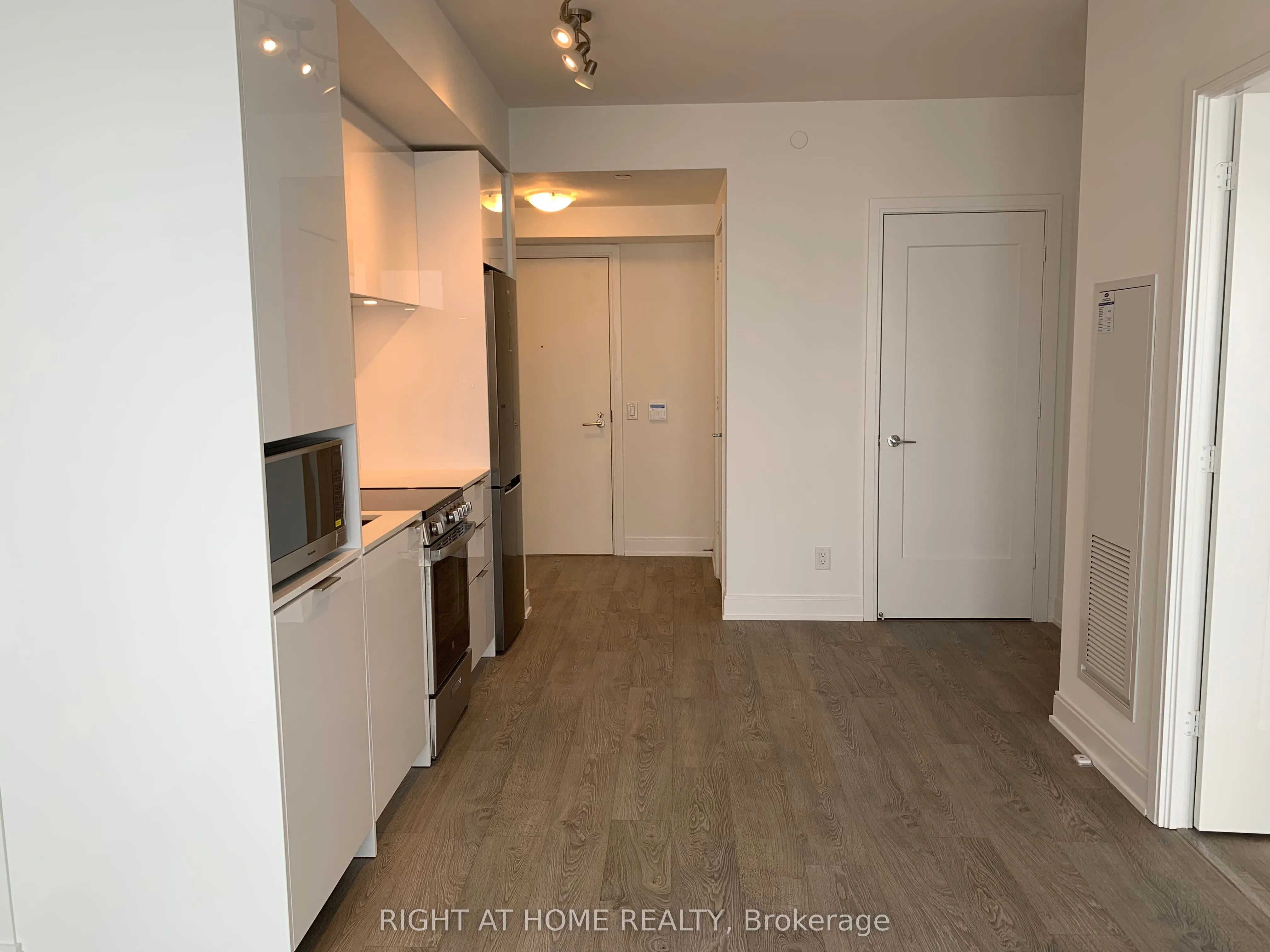 70 ANNIE CRAIG Drive, #2601