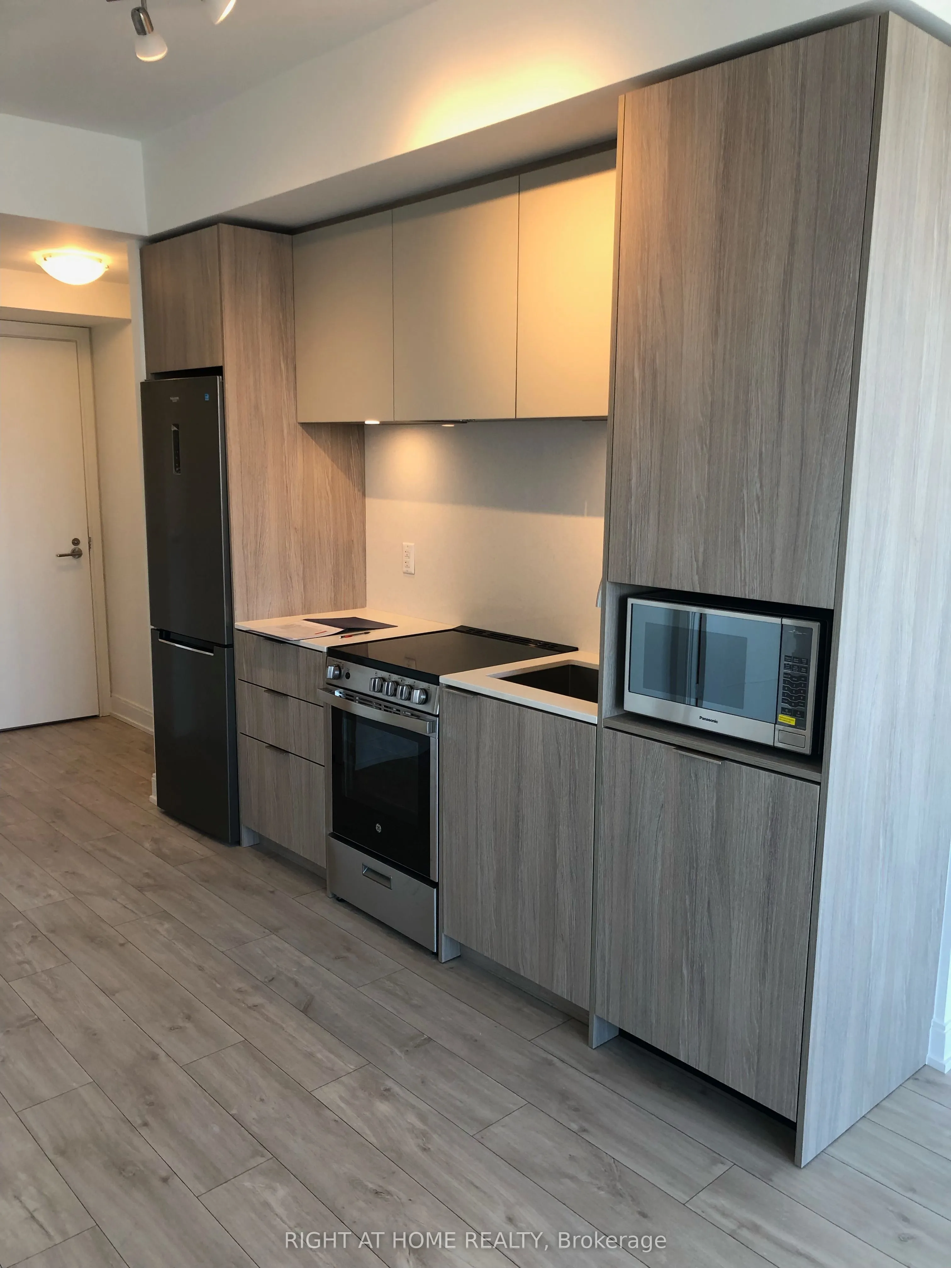 70 ANNIE CRAIG Drive, #3709