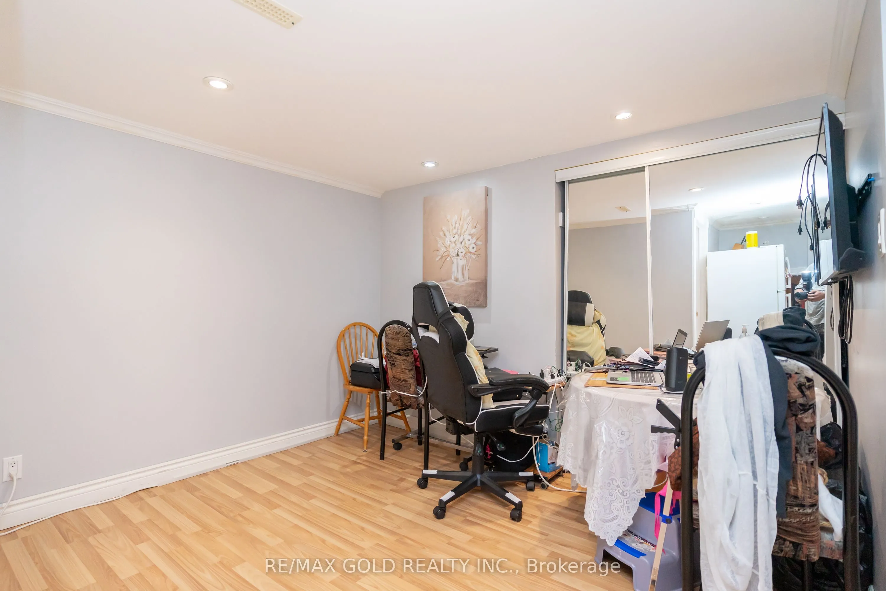 10 Edenridge Drive