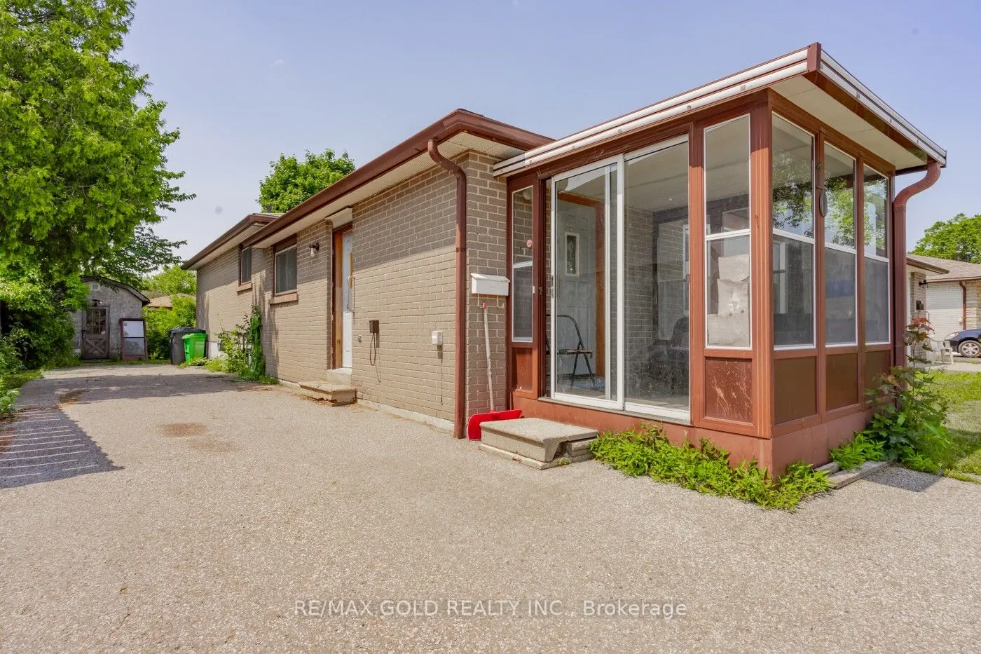 10 Edenridge Drive