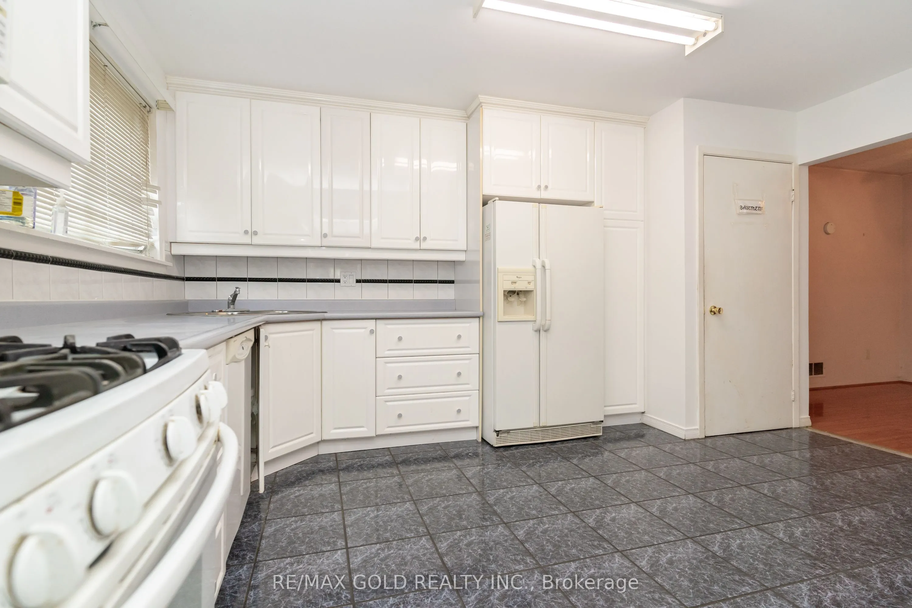 10 Edenridge Drive