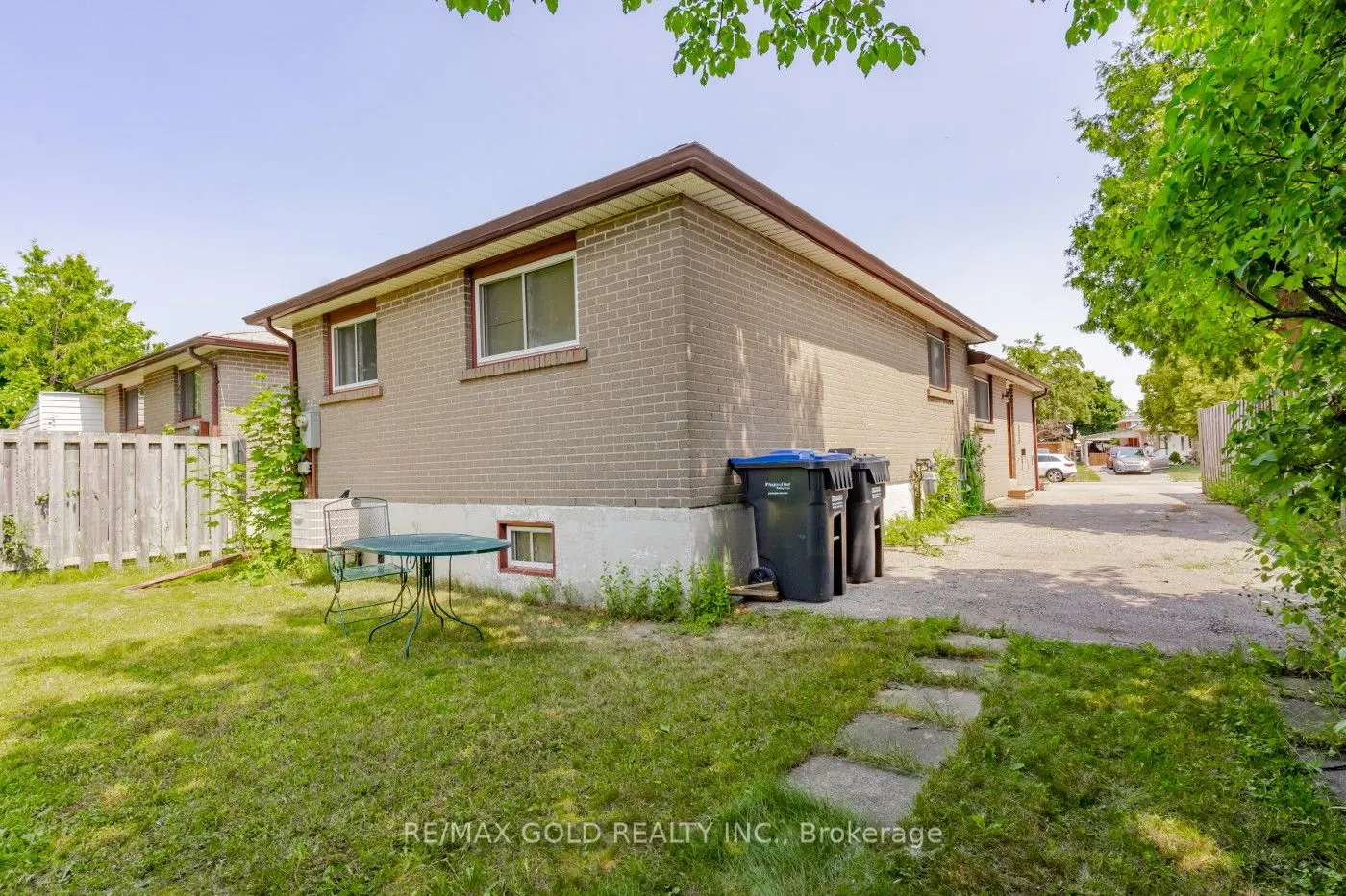 10 Edenridge Drive