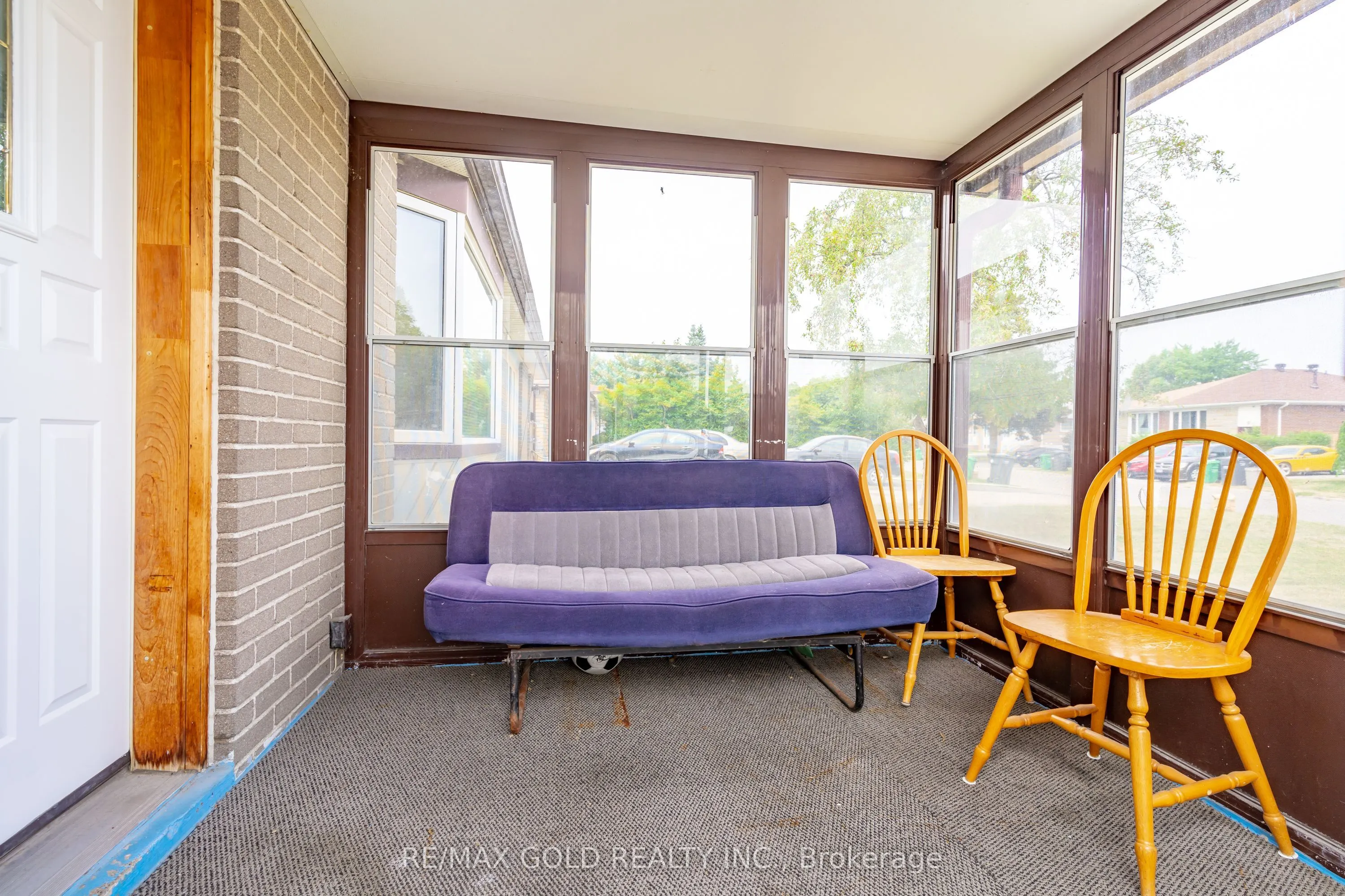 10 Edenridge Drive