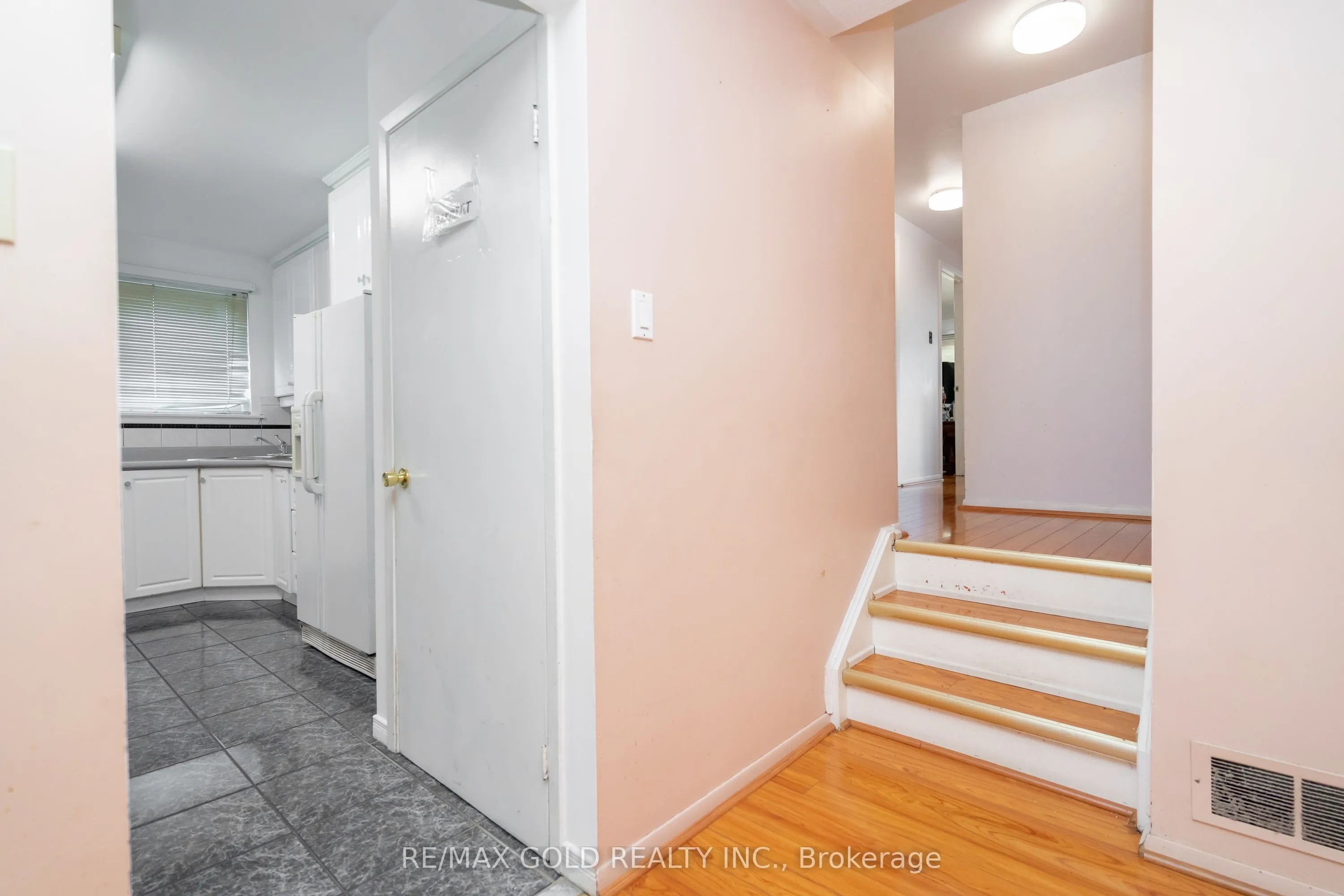 10 Edenridge Drive
