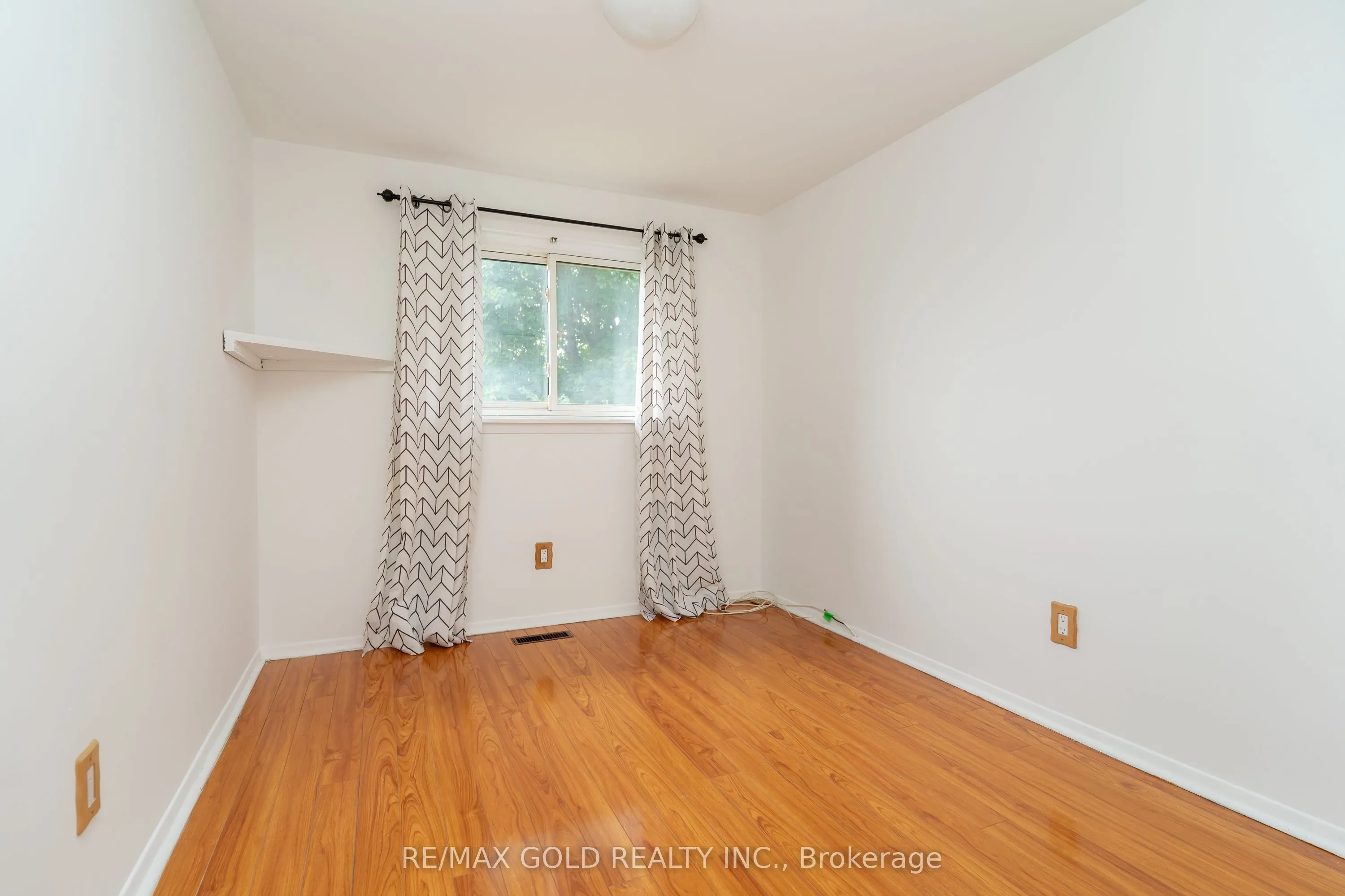 10 Edenridge Drive
