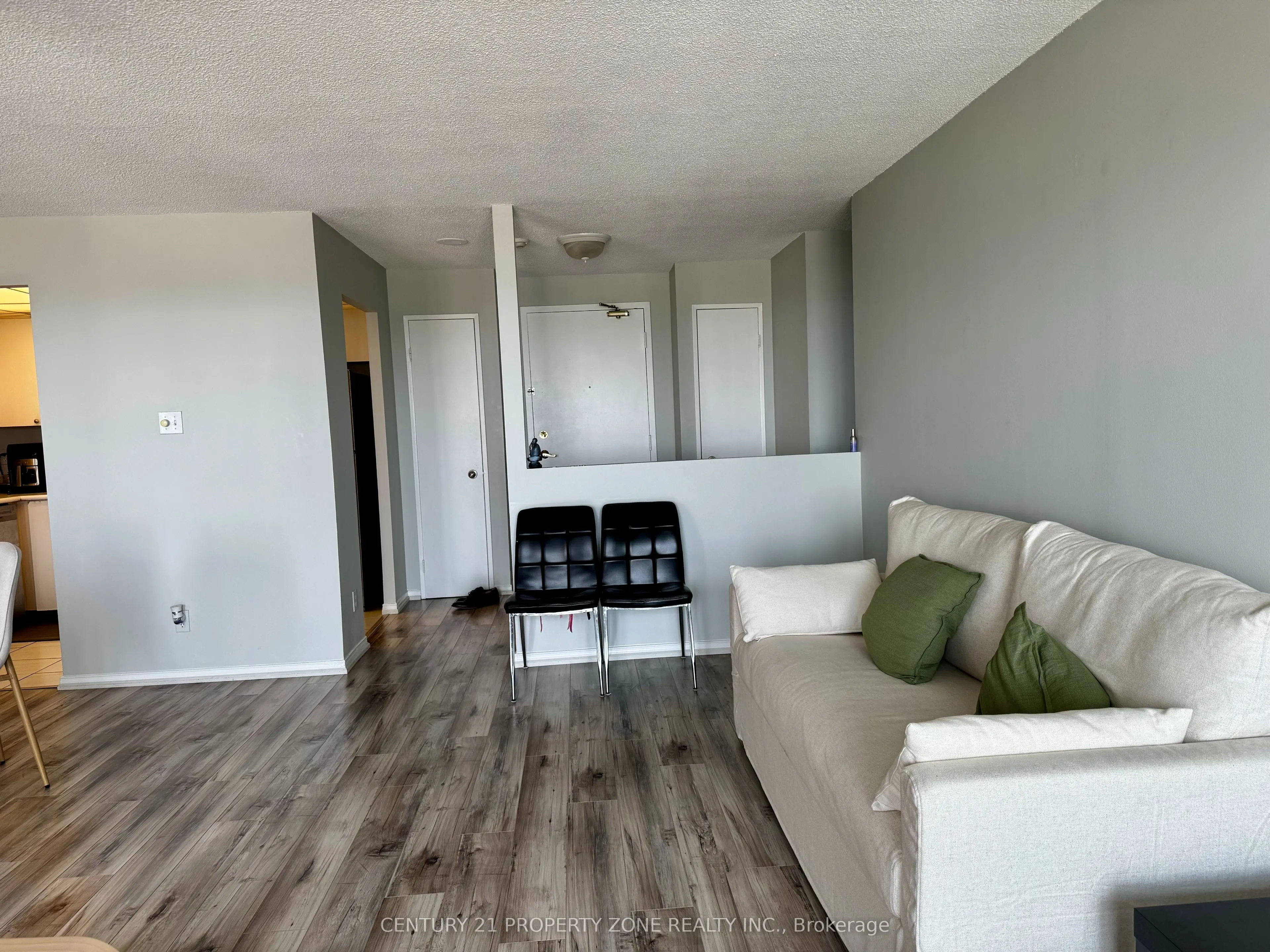 115 Hillcrest Avenue, #2015