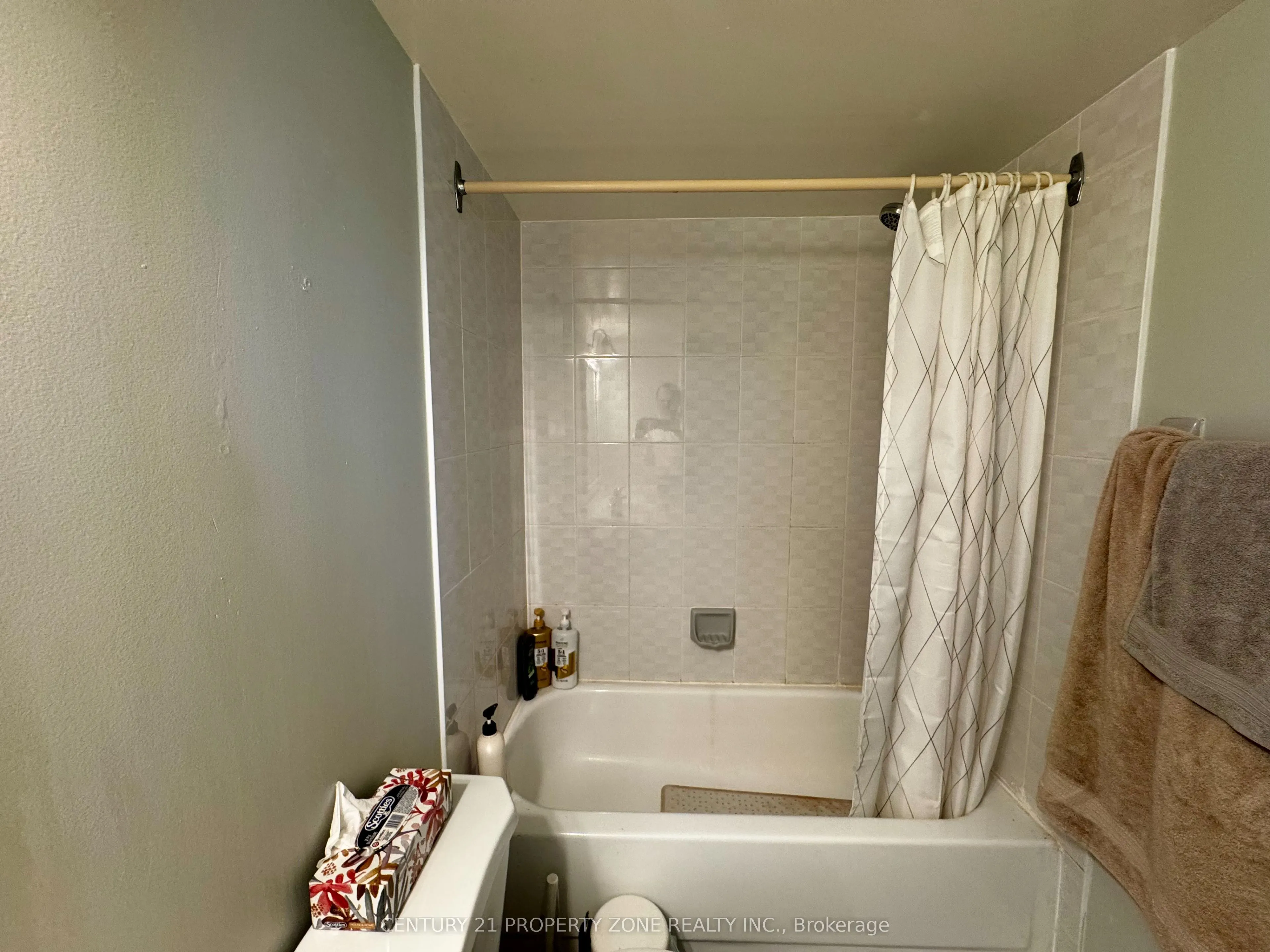 115 Hillcrest Avenue, #2015