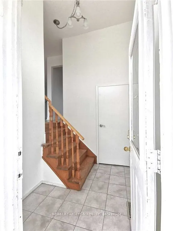 32 Martindale Crescent