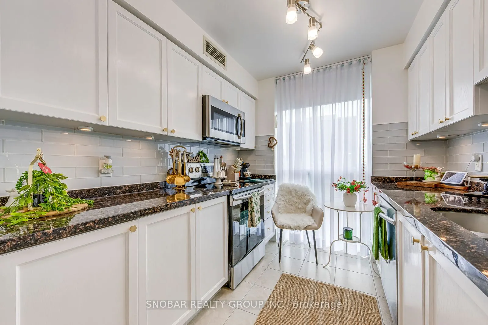 7 Michael Power Place, #1503