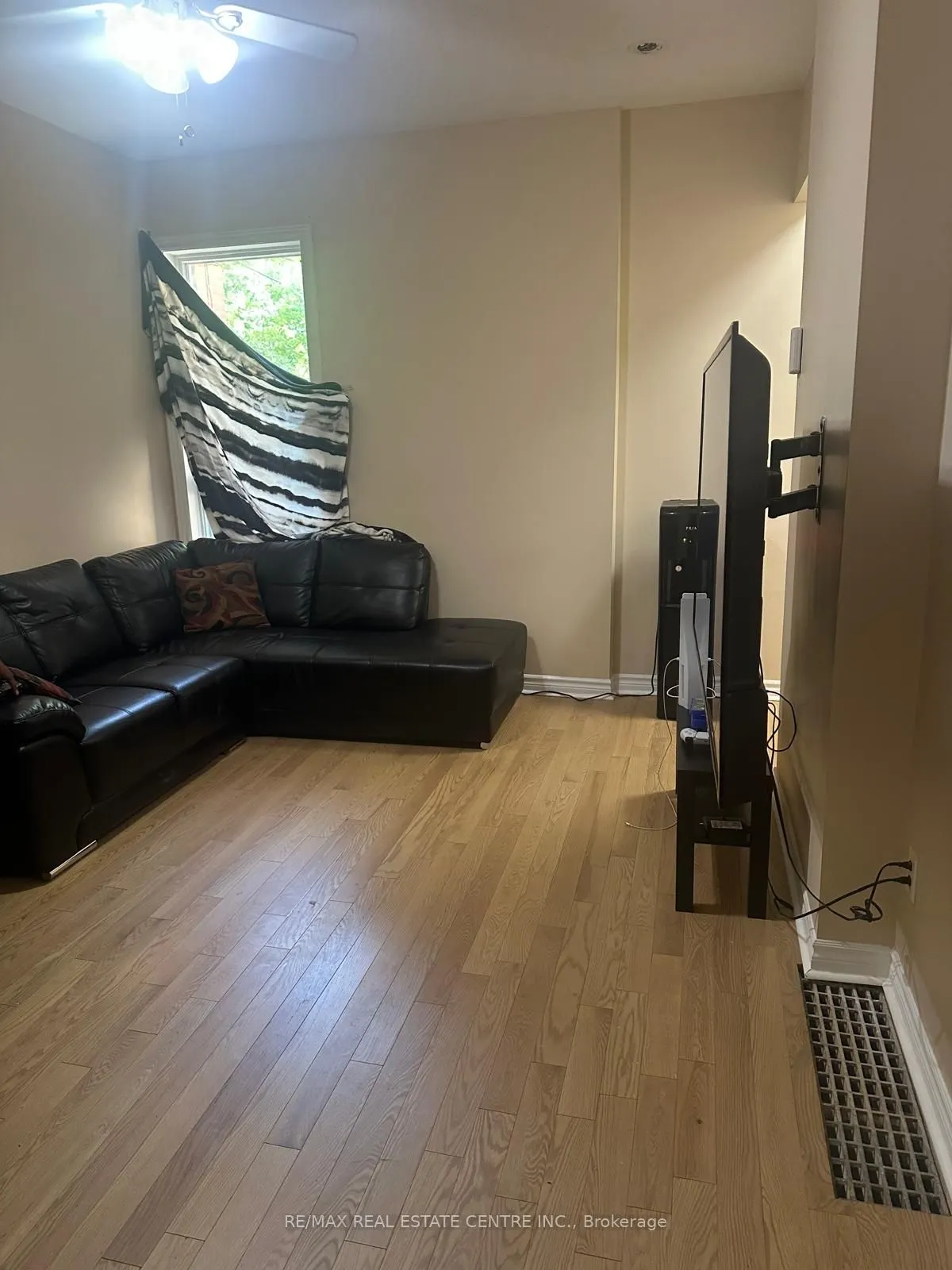 6 Ray Avenue