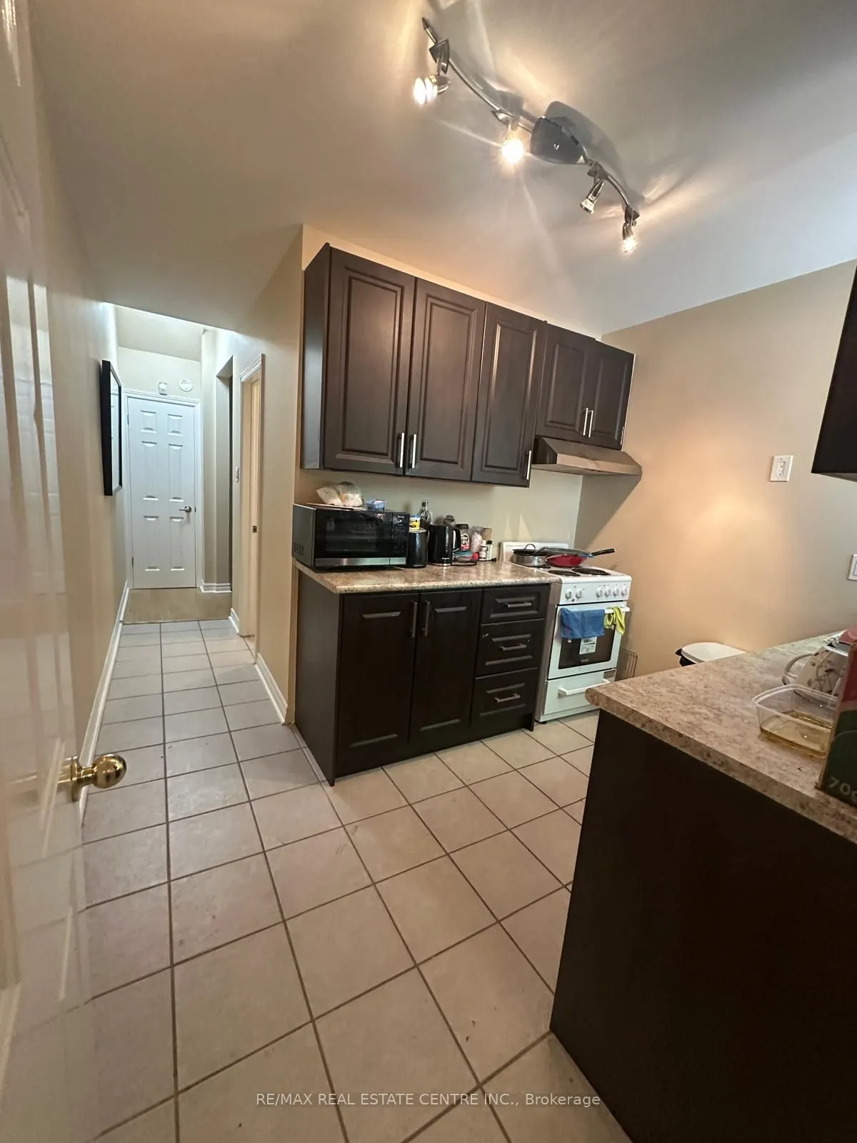 6 Ray Avenue