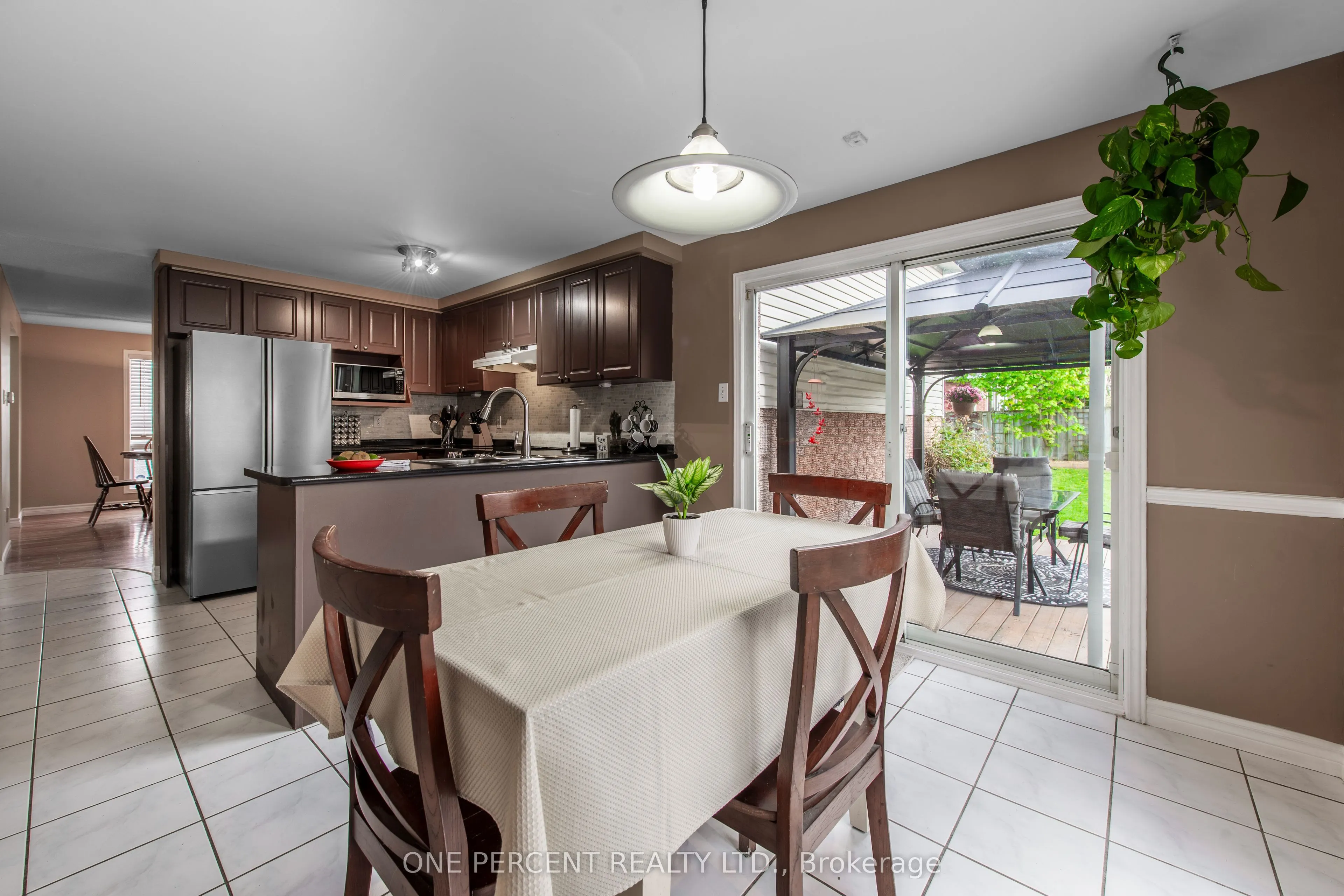 240 Walsh Crescent