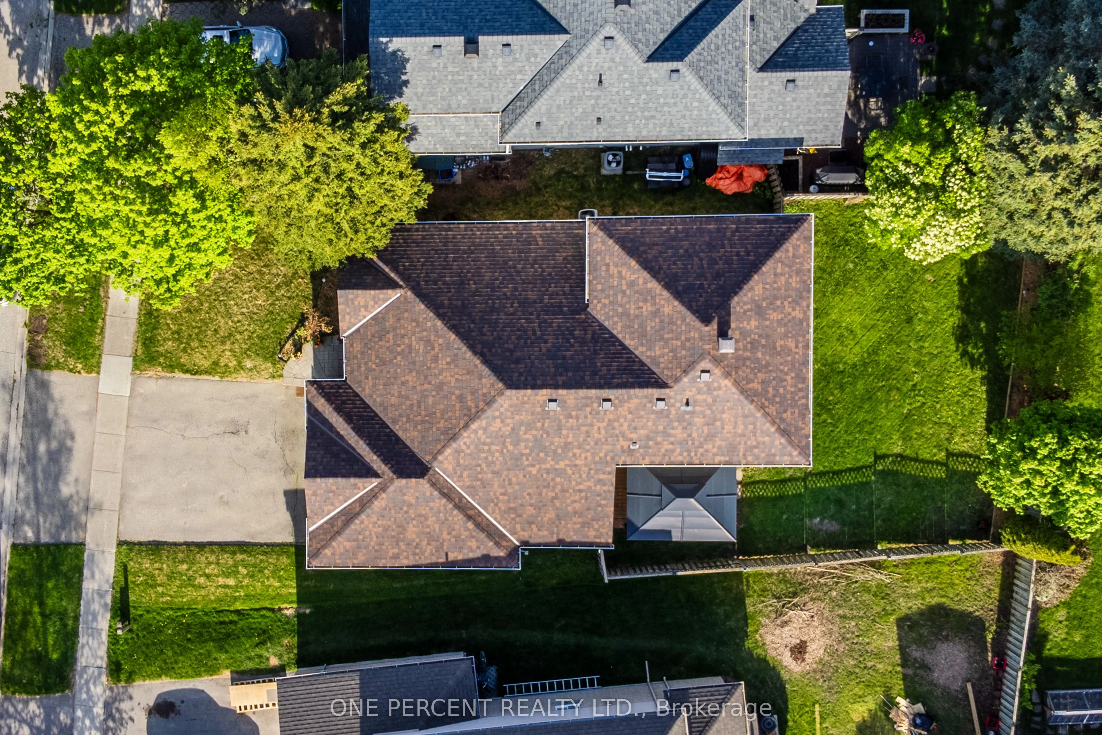 240 Walsh Crescent