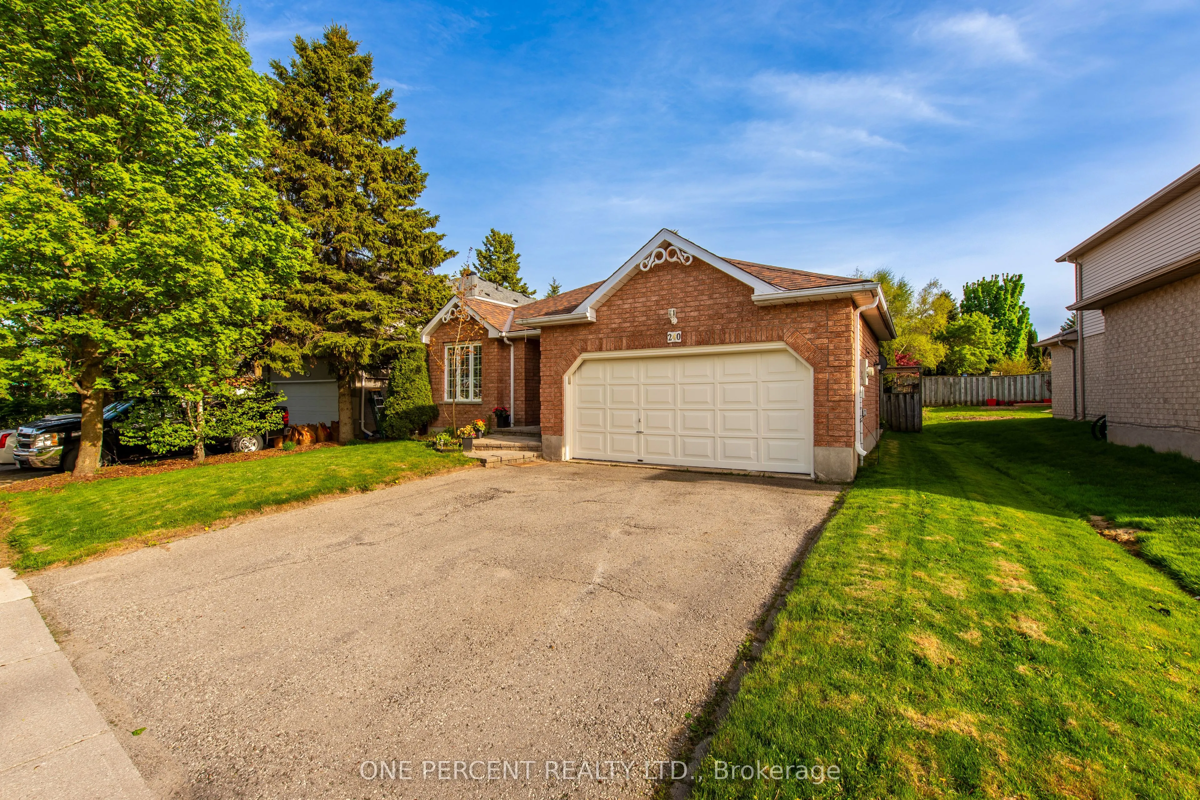 240 Walsh Crescent