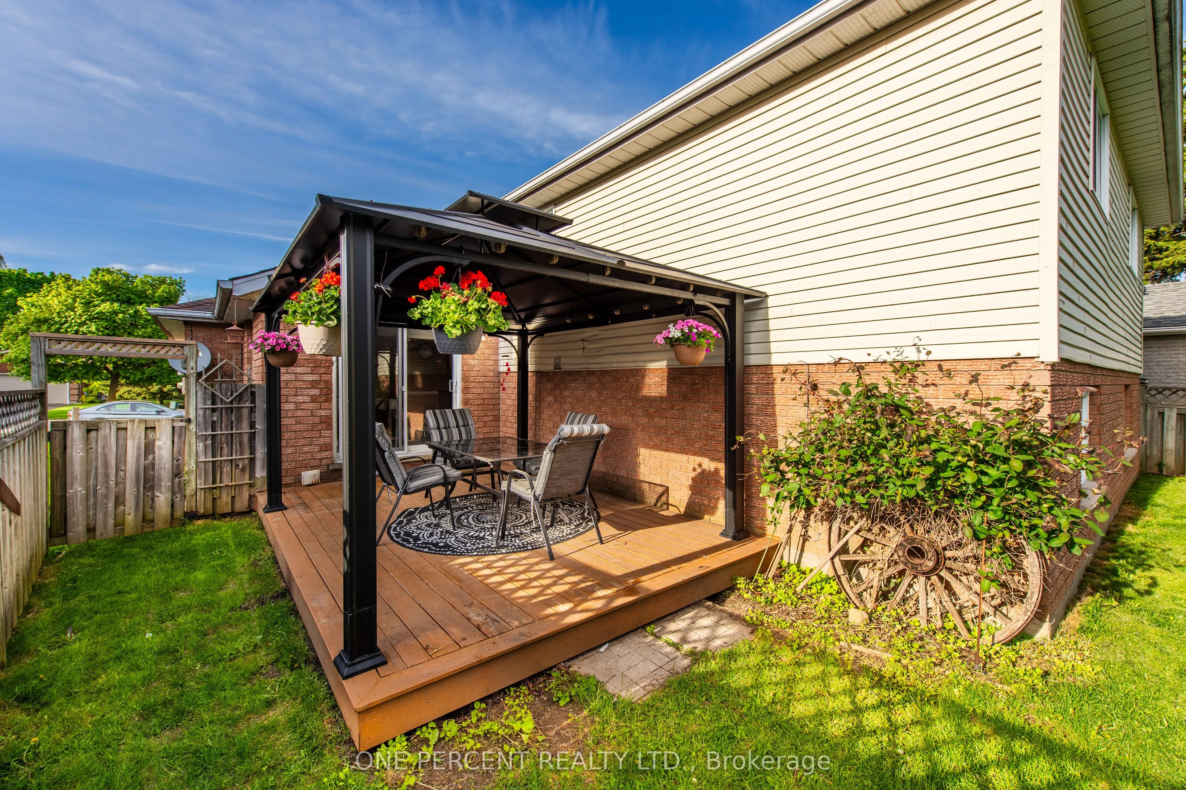 240 Walsh Crescent