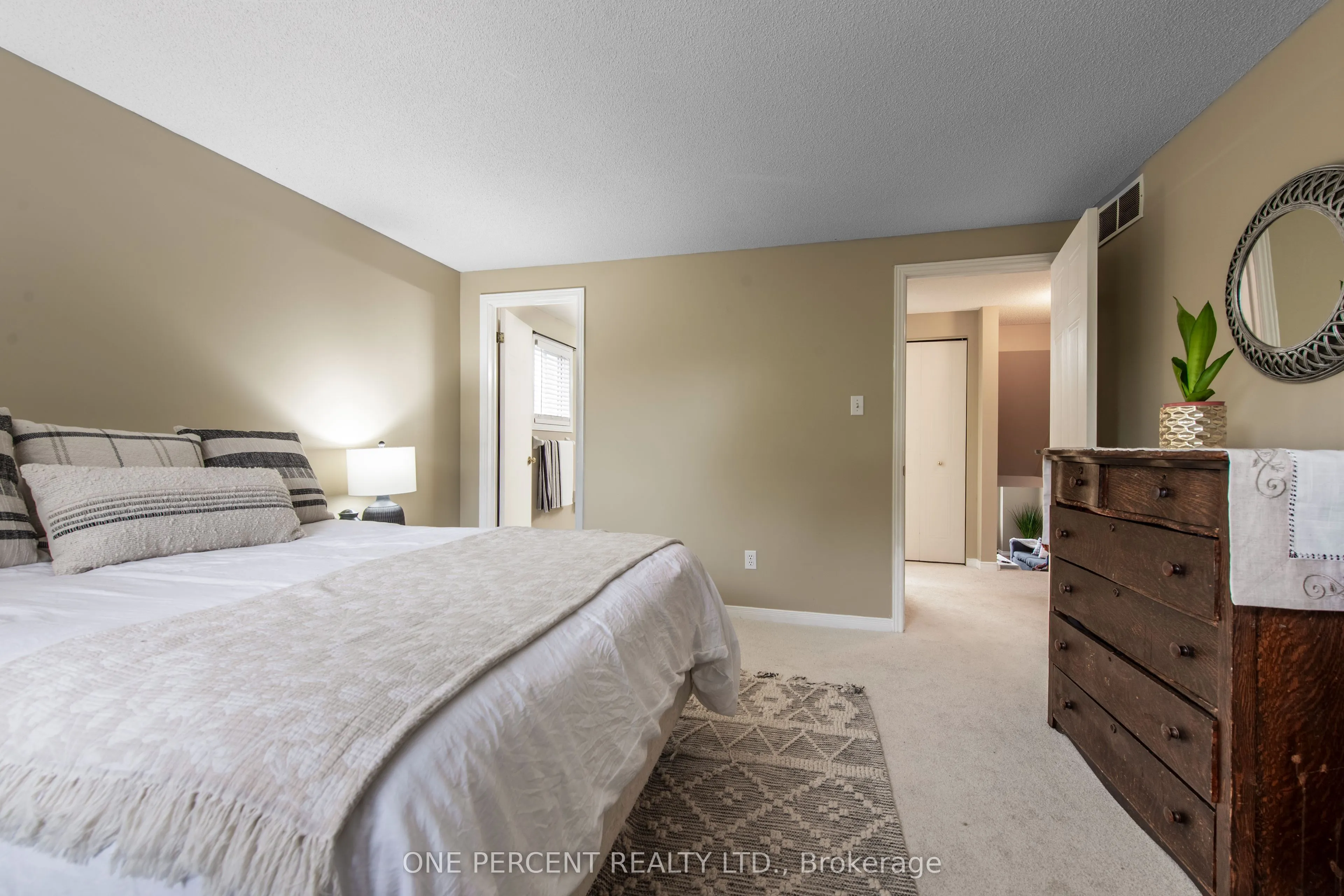 240 Walsh Crescent