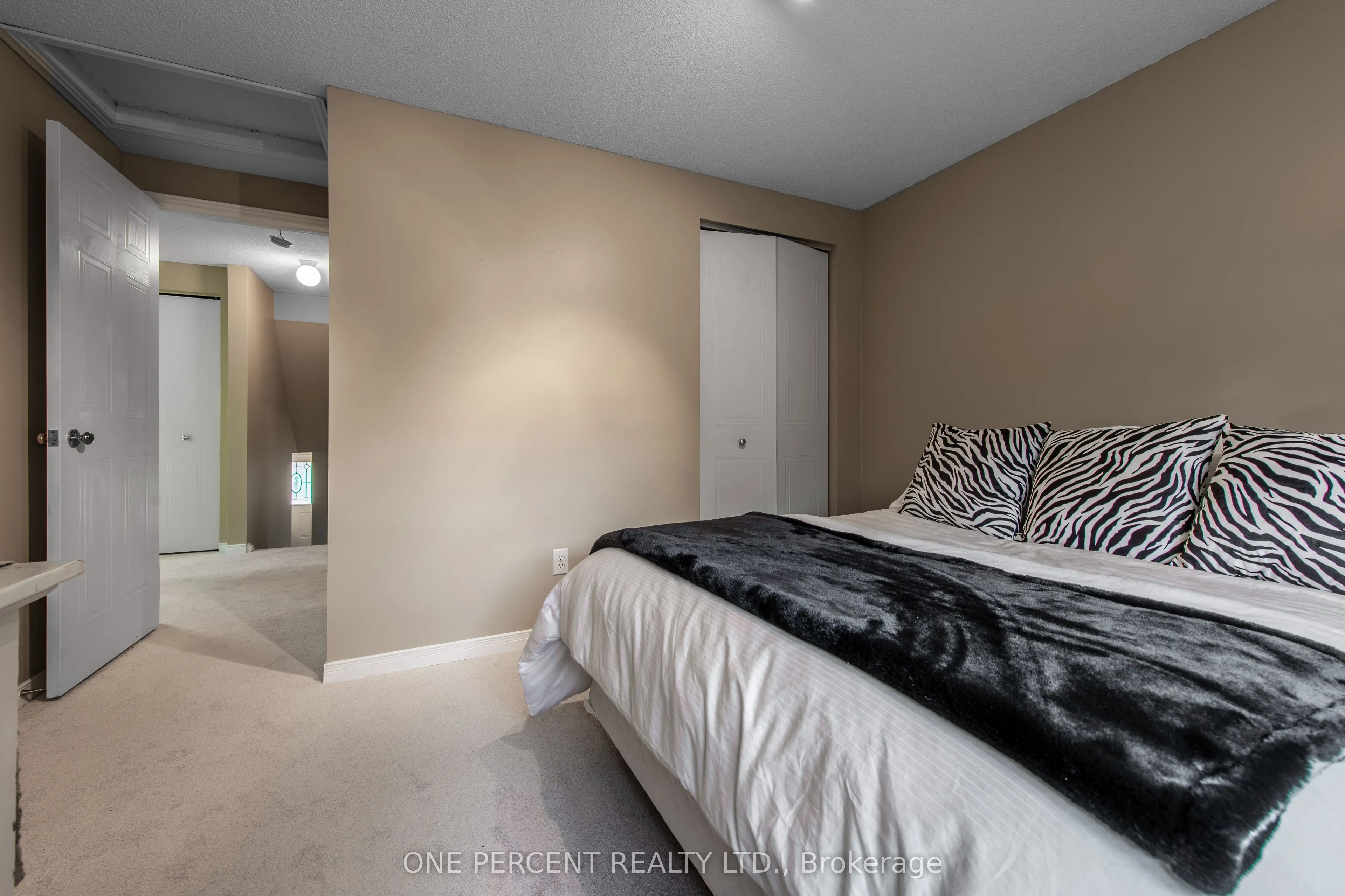 240 Walsh Crescent