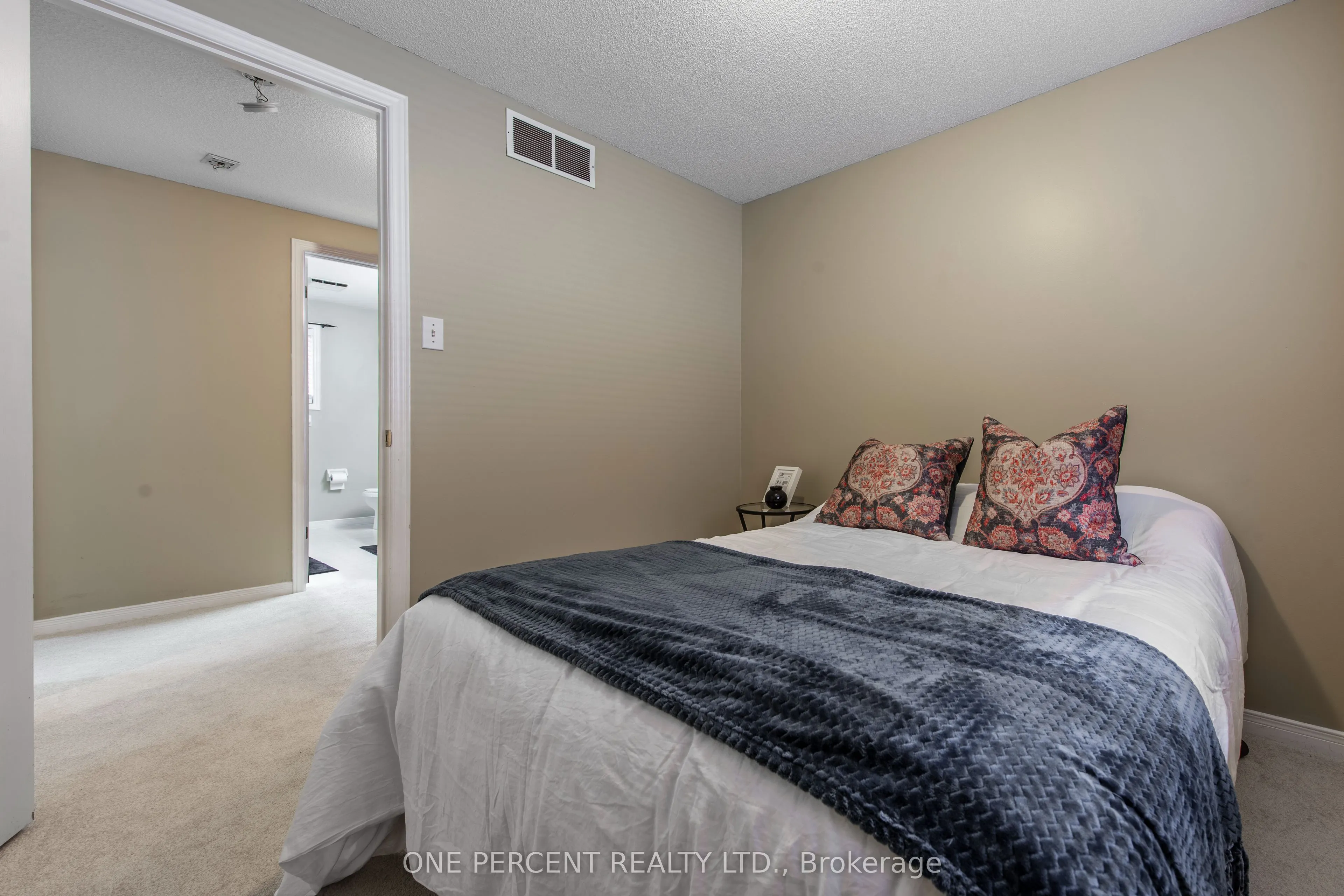 240 Walsh Crescent