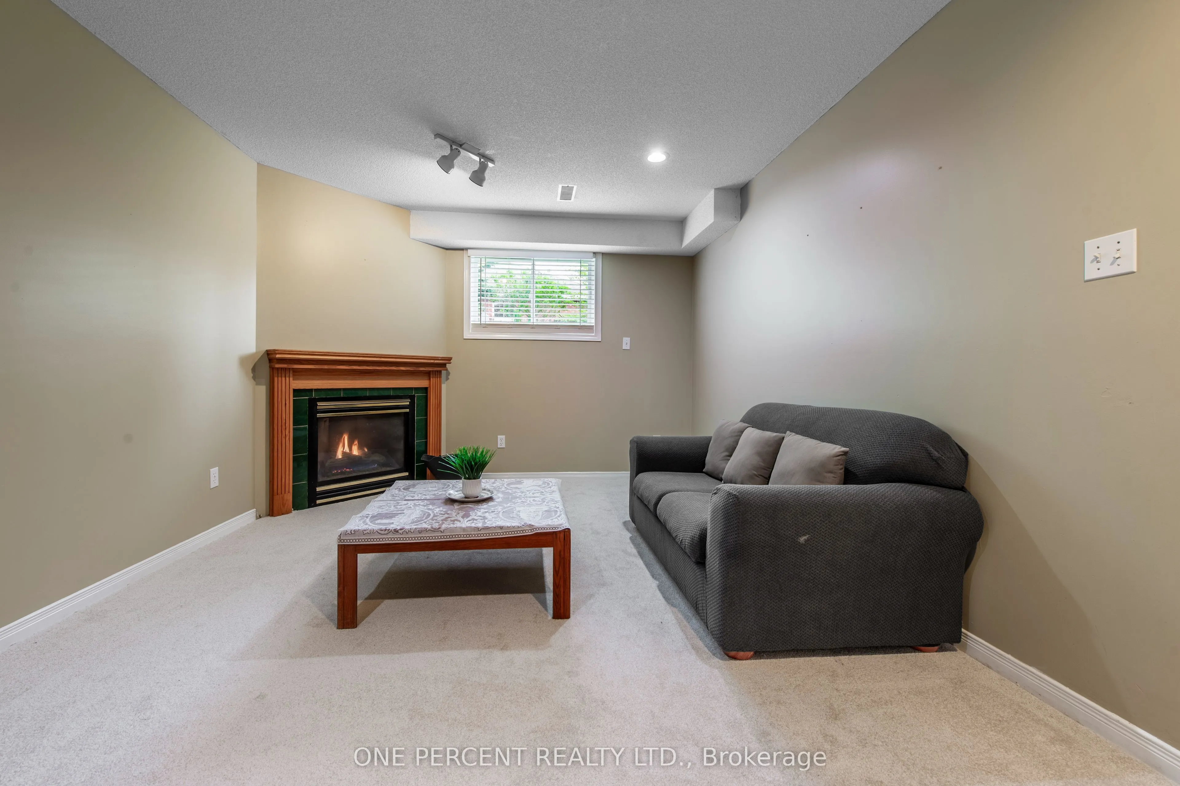240 Walsh Crescent