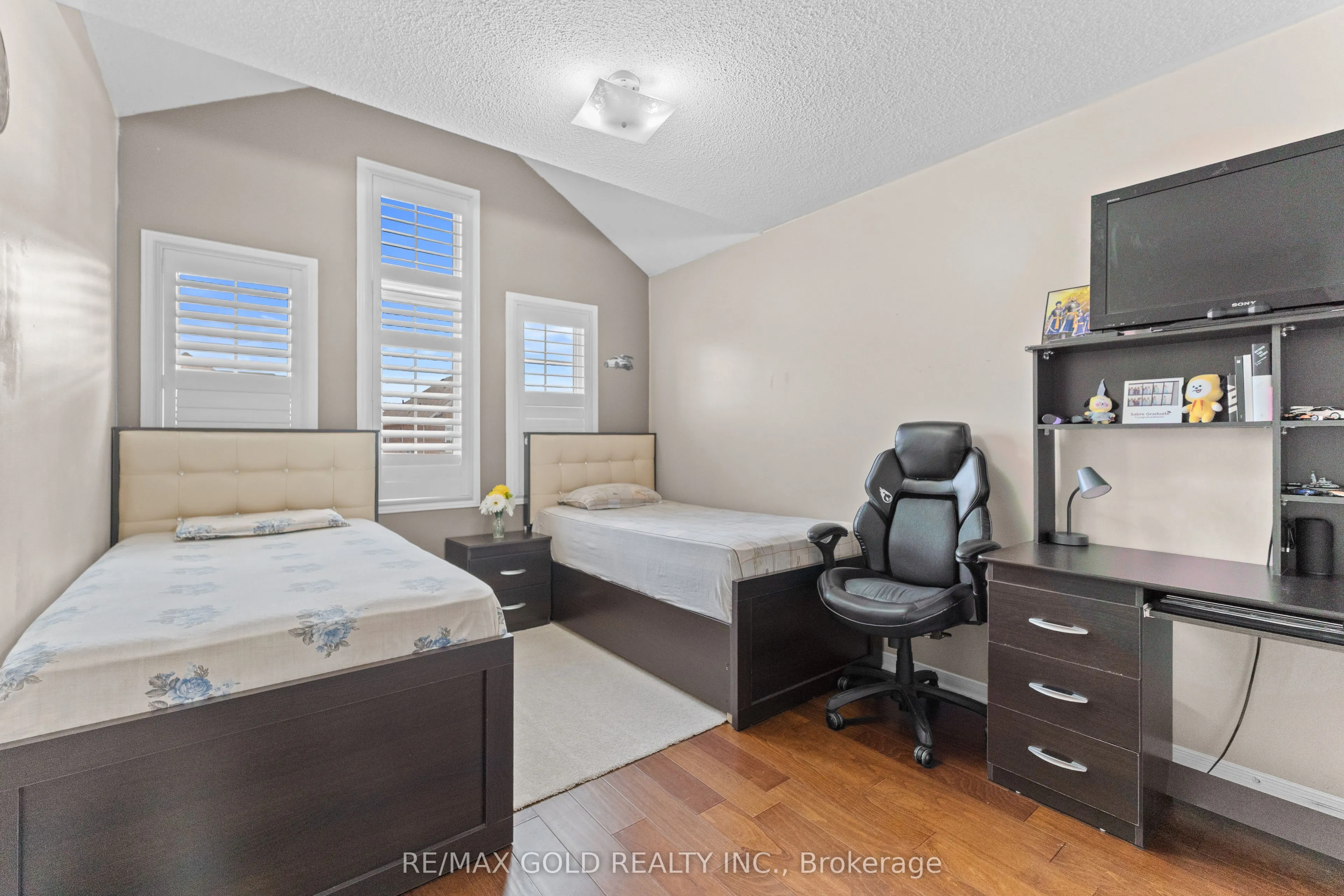 72 Newington Crescent