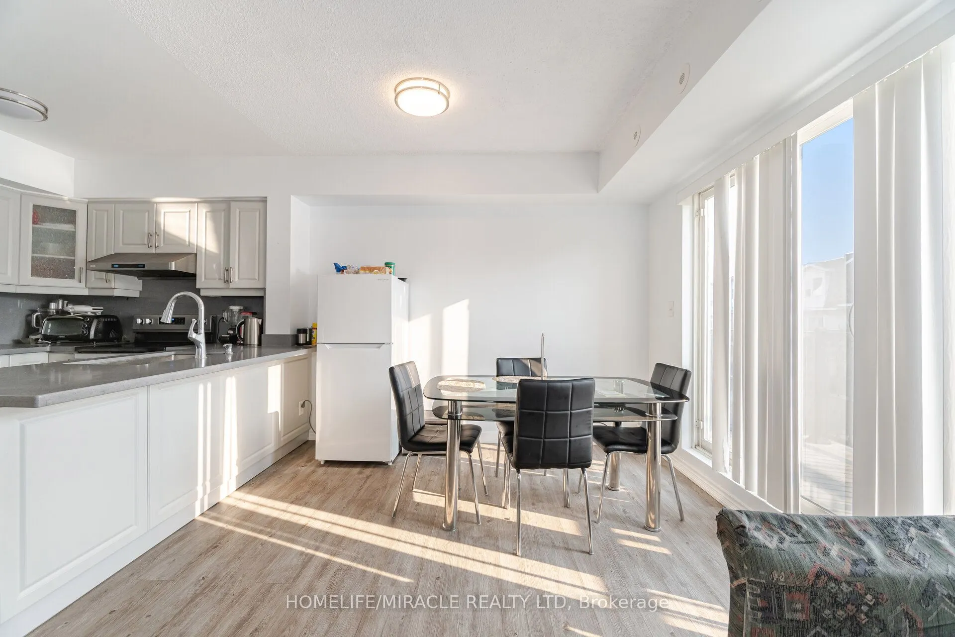 3049 Finch Avenue W #2002