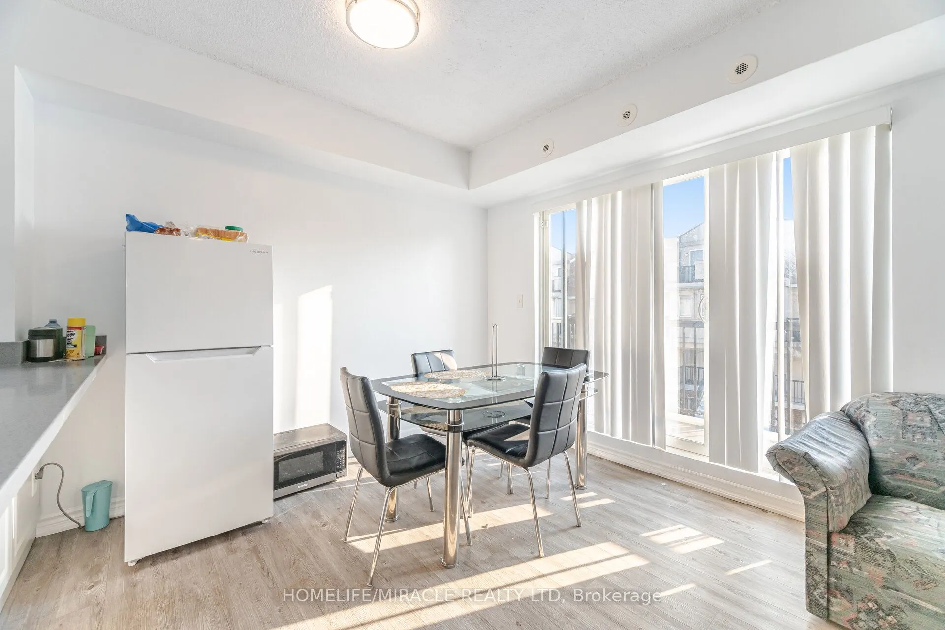 3049 Finch Avenue W #2002