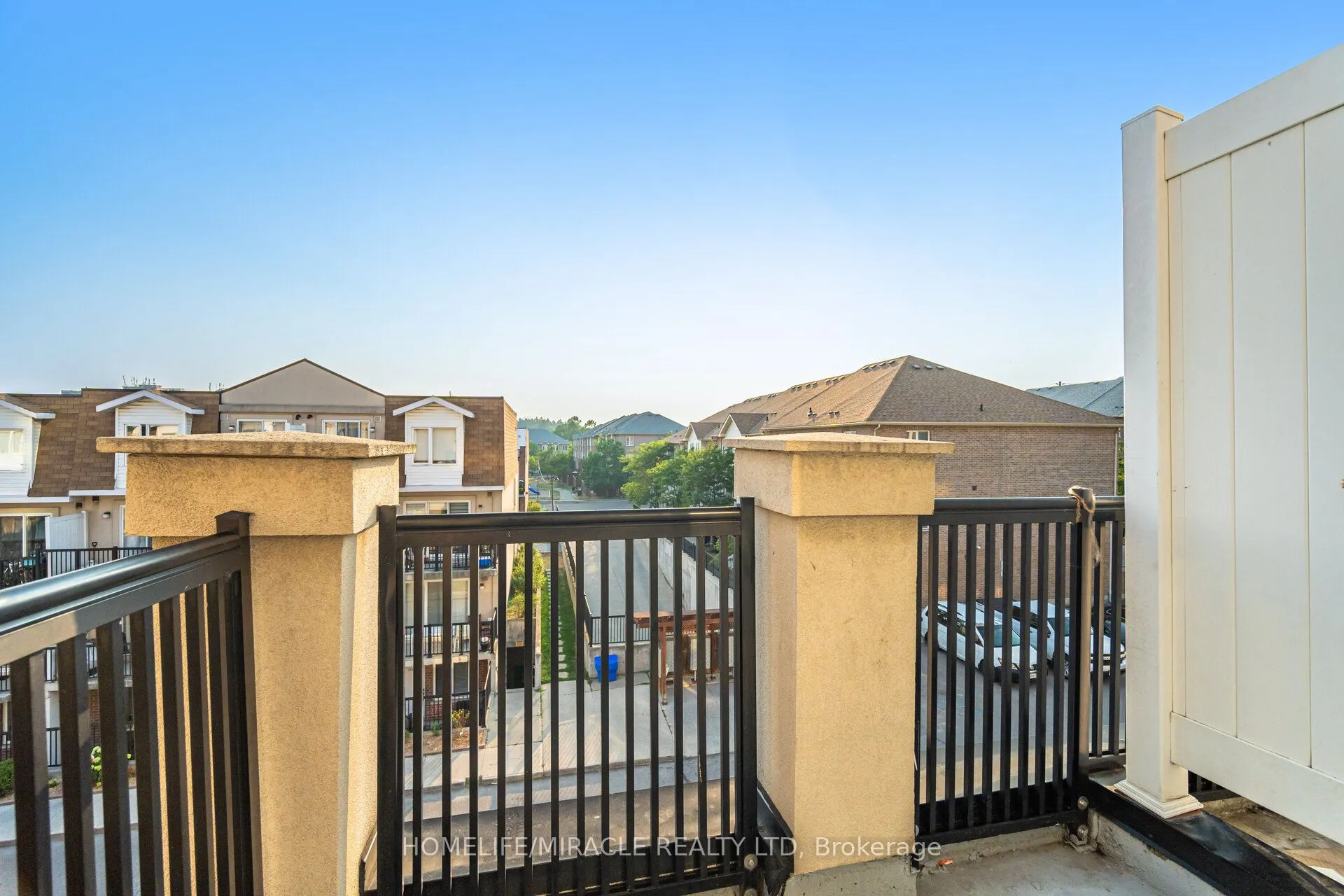 3049 Finch Avenue W #2002