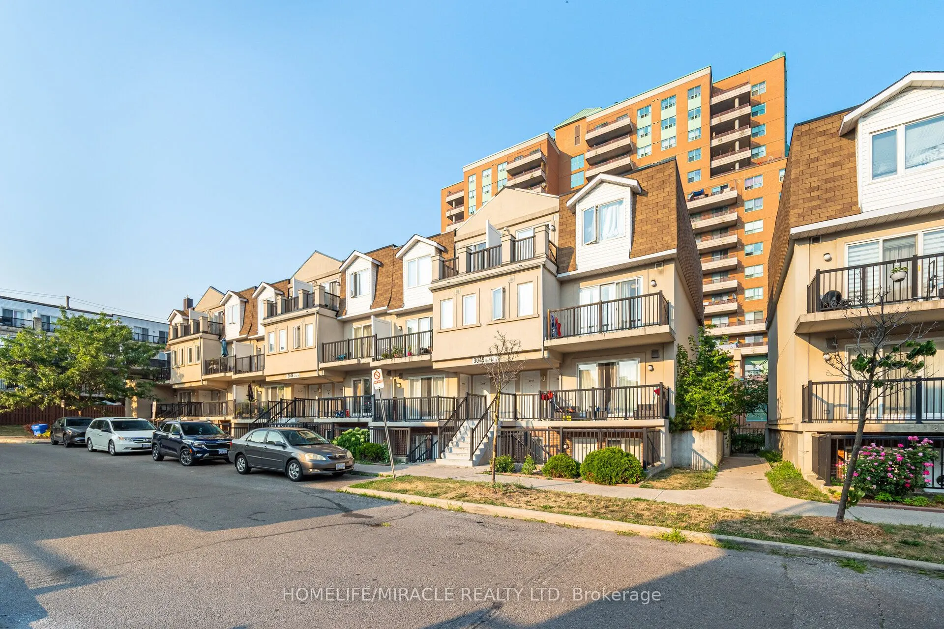 3049 Finch Avenue W #2002