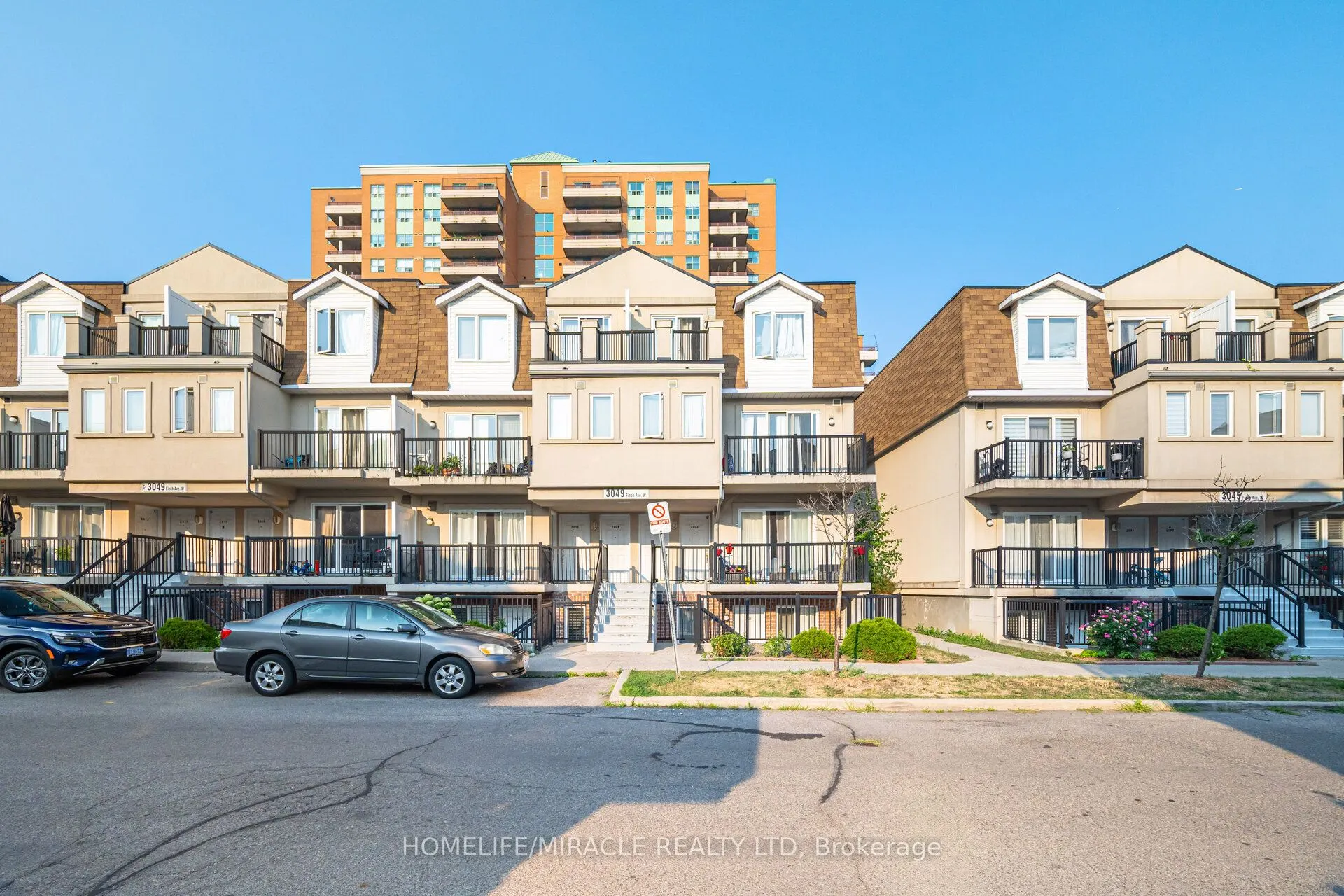 3049 Finch Avenue W #2002