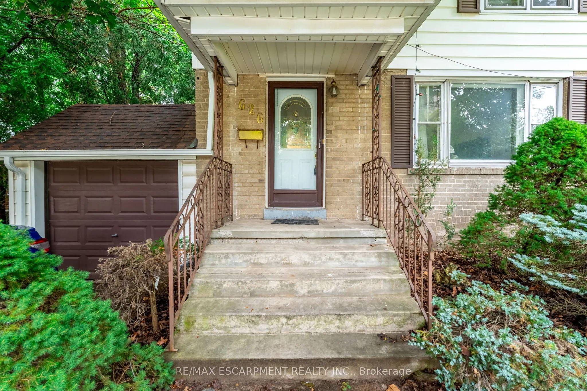 626 George Street E
