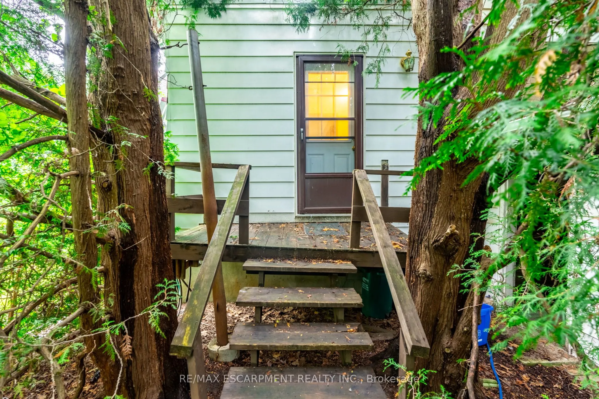 626 George Street E