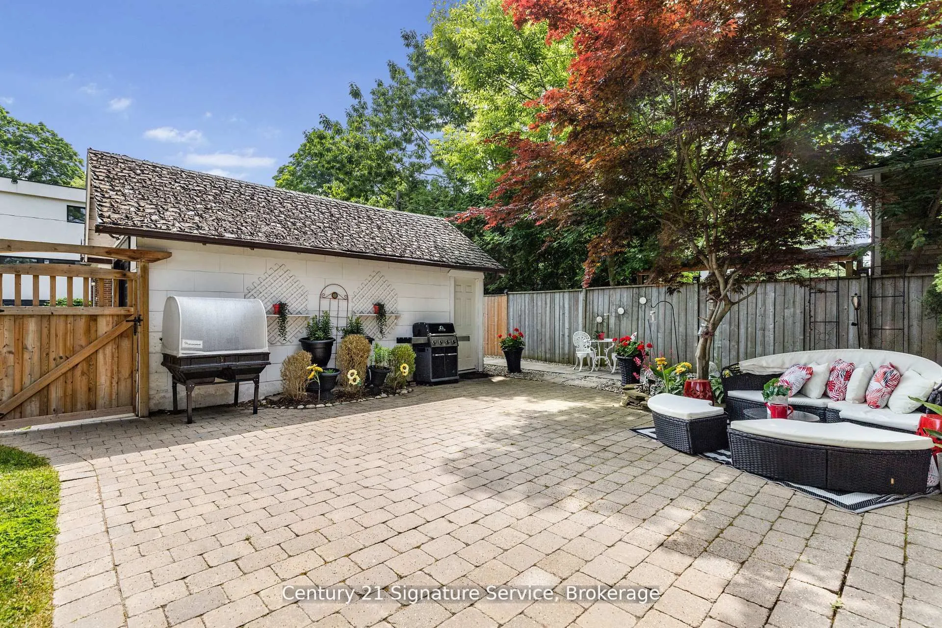 33 McIntosh Avenue