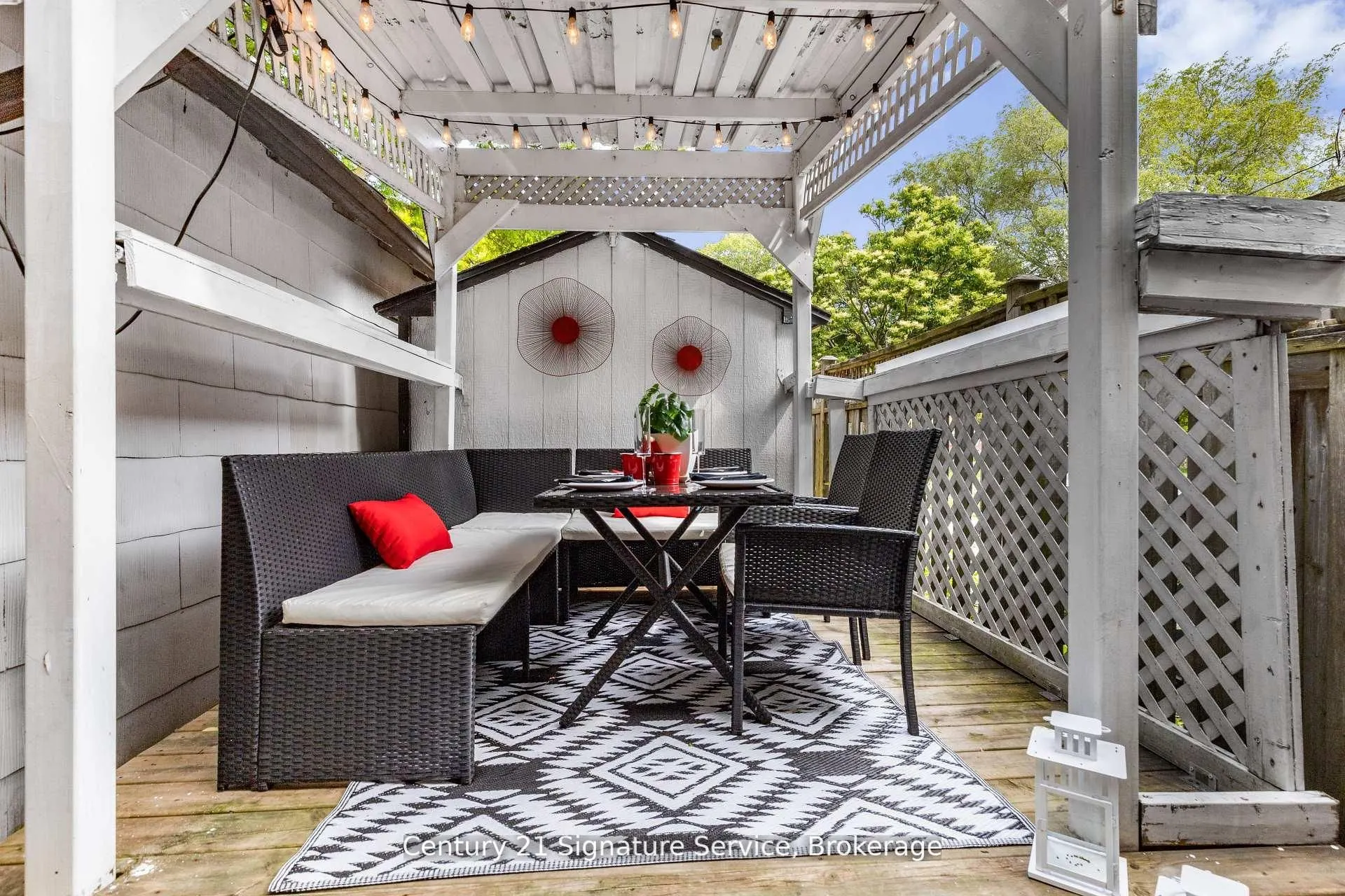 33 McIntosh Avenue