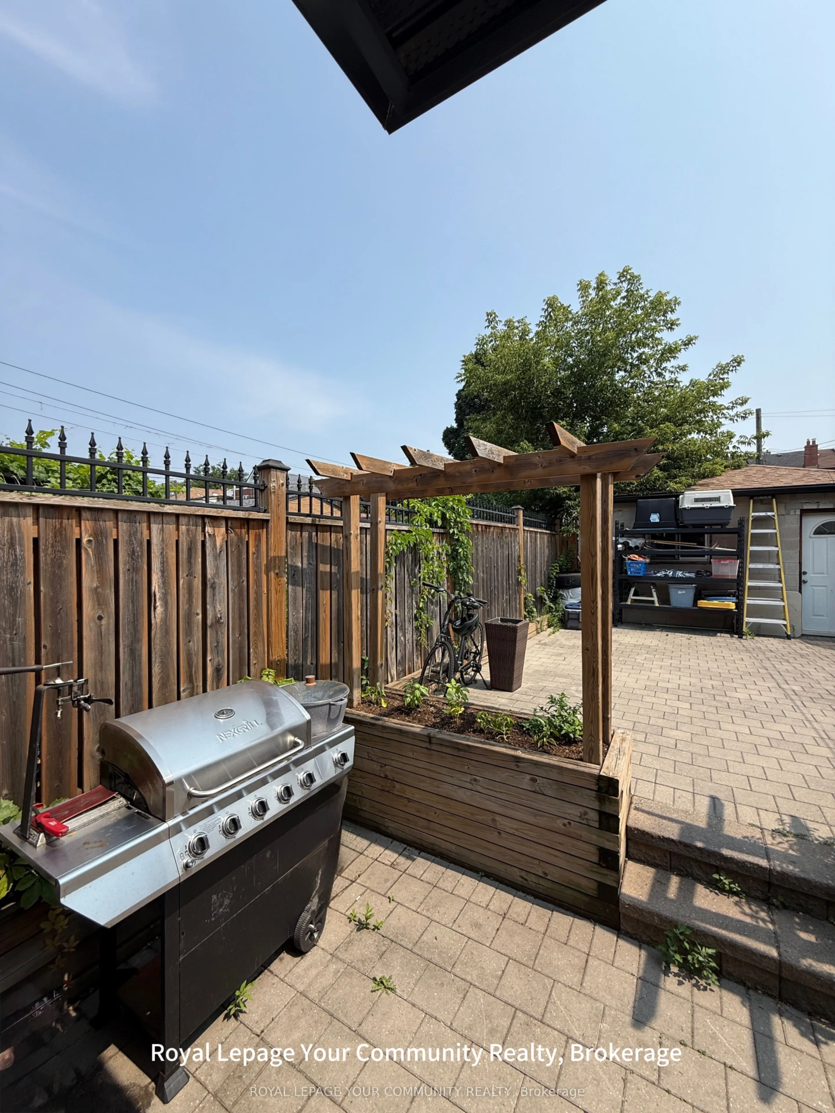 7 Harvie Avenue E, #2