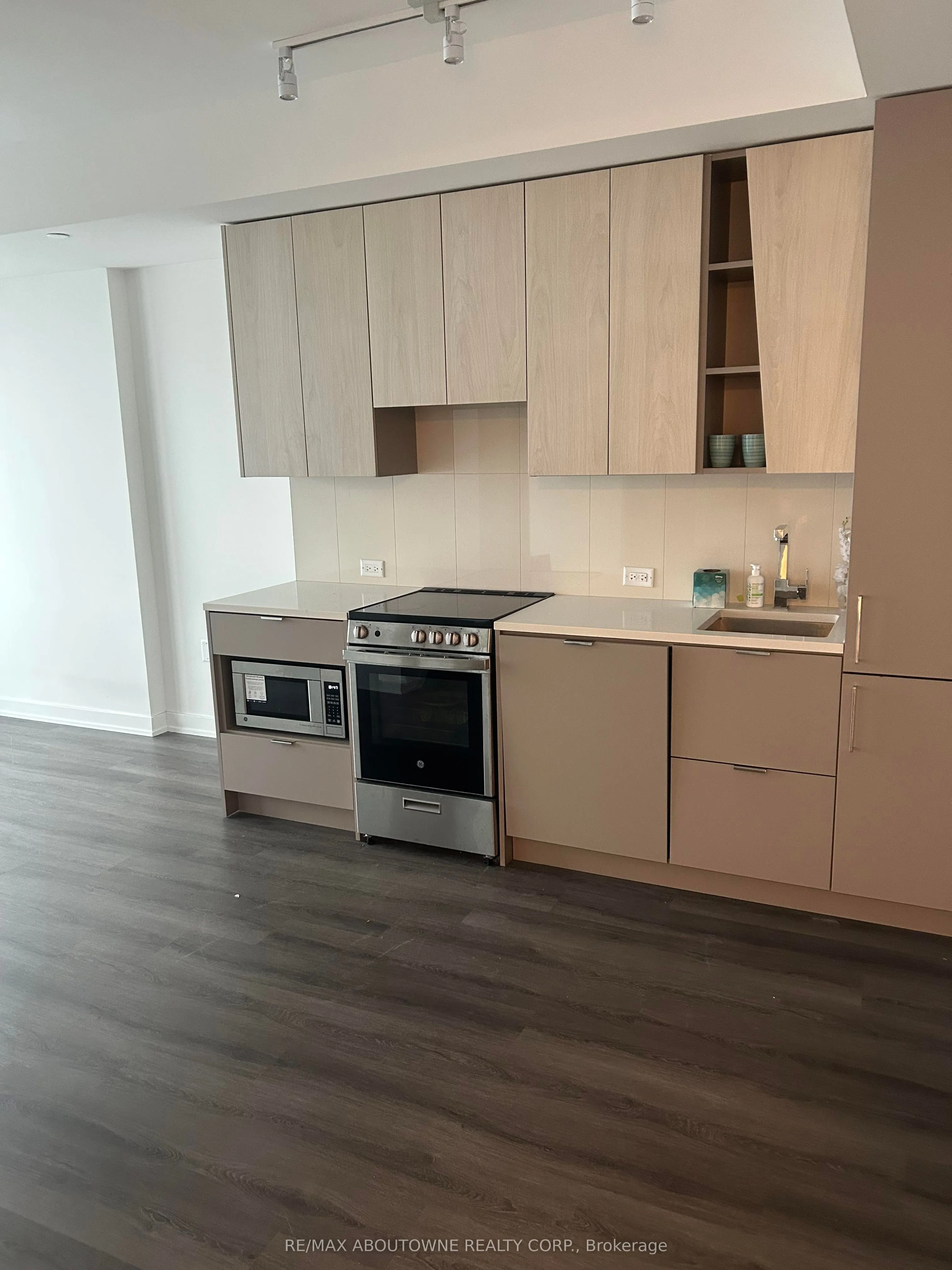 3883 Quartz Road, #5406