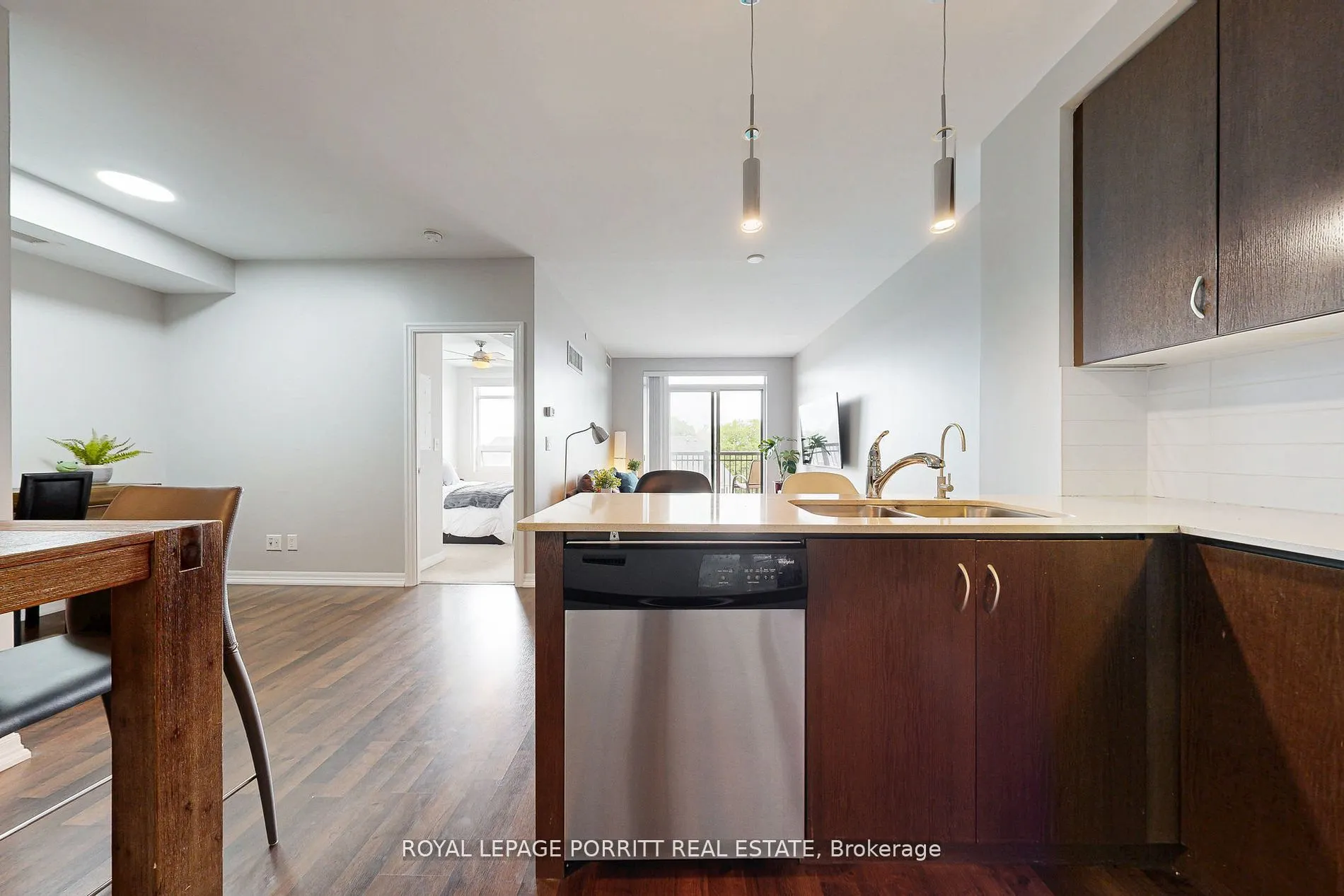 3563 Lake Shore Boulevard W, #404