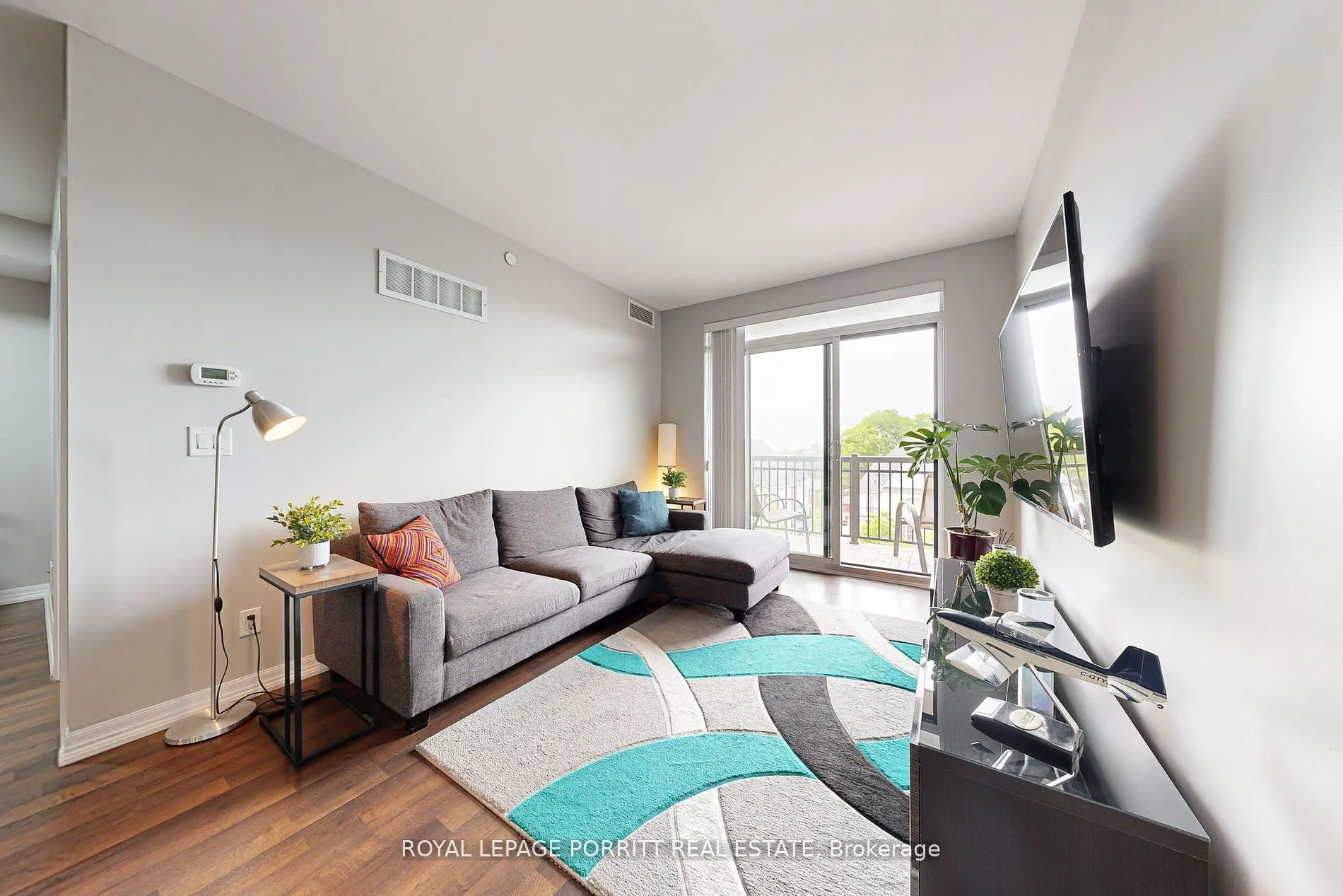 3563 Lake Shore Boulevard W, #404