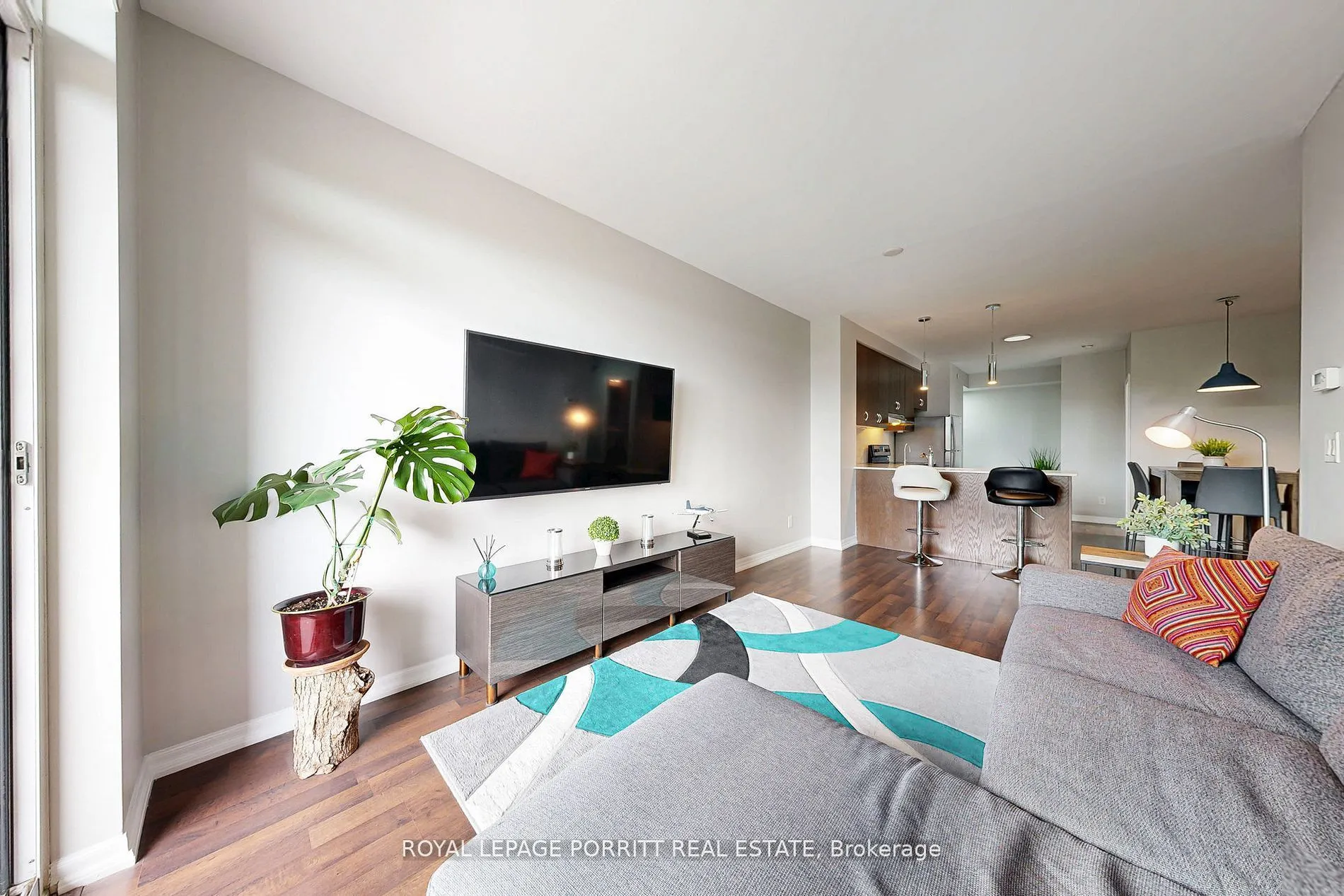 3563 Lake Shore Boulevard W, #404