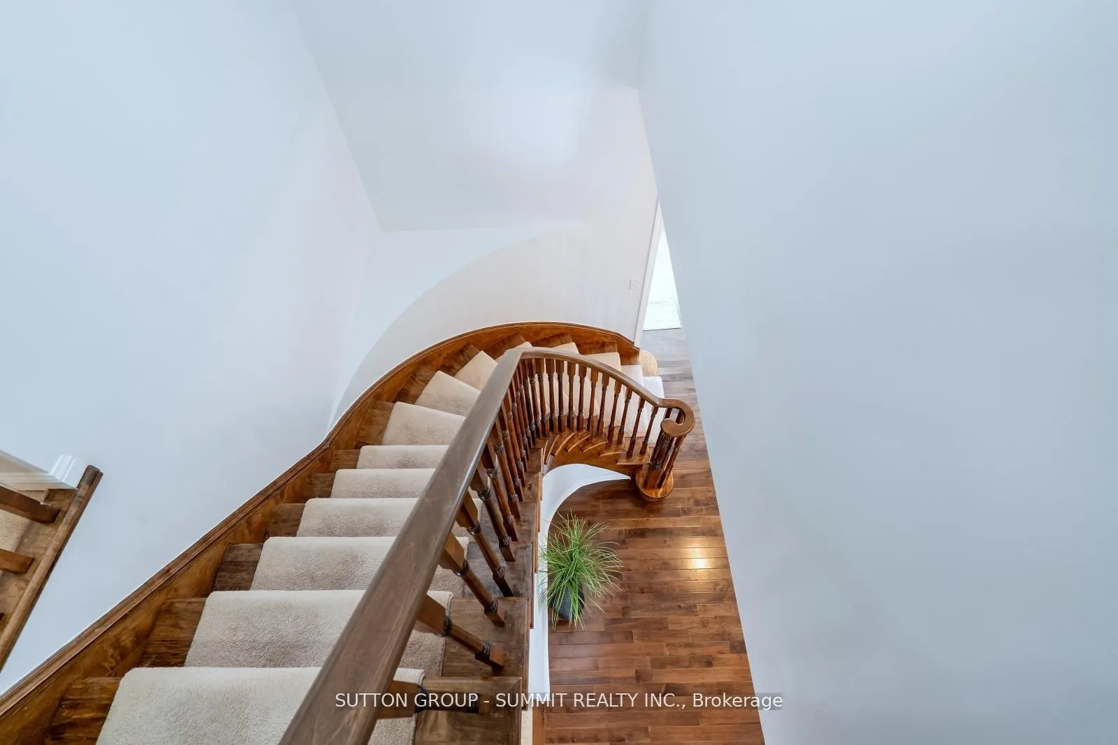 1283 Robson Crescent