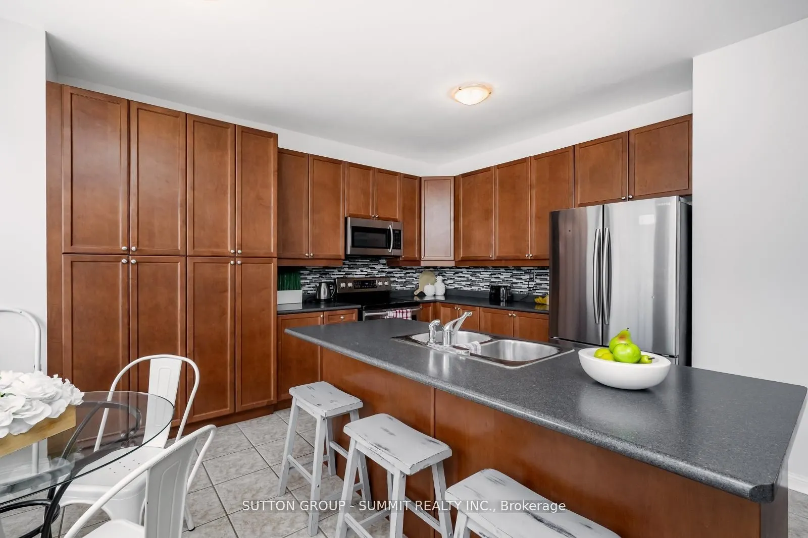 1283 Robson Crescent
