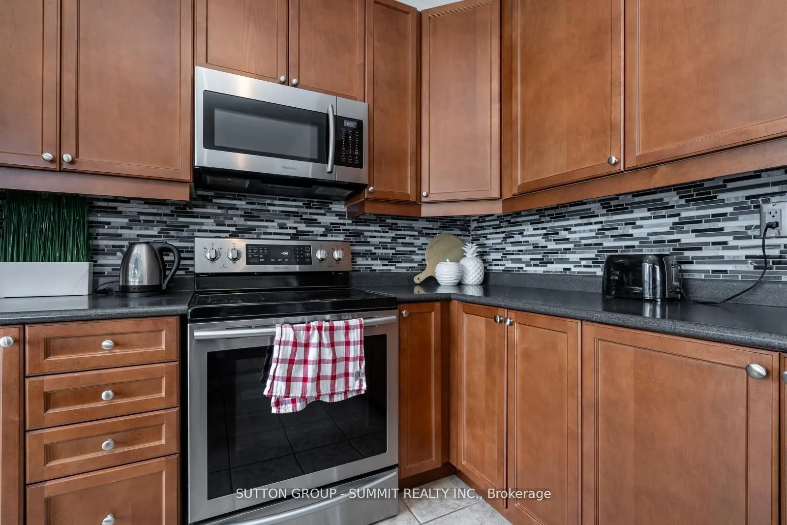 1283 Robson Crescent