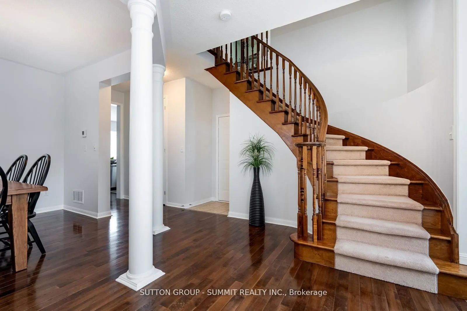 1283 Robson Crescent