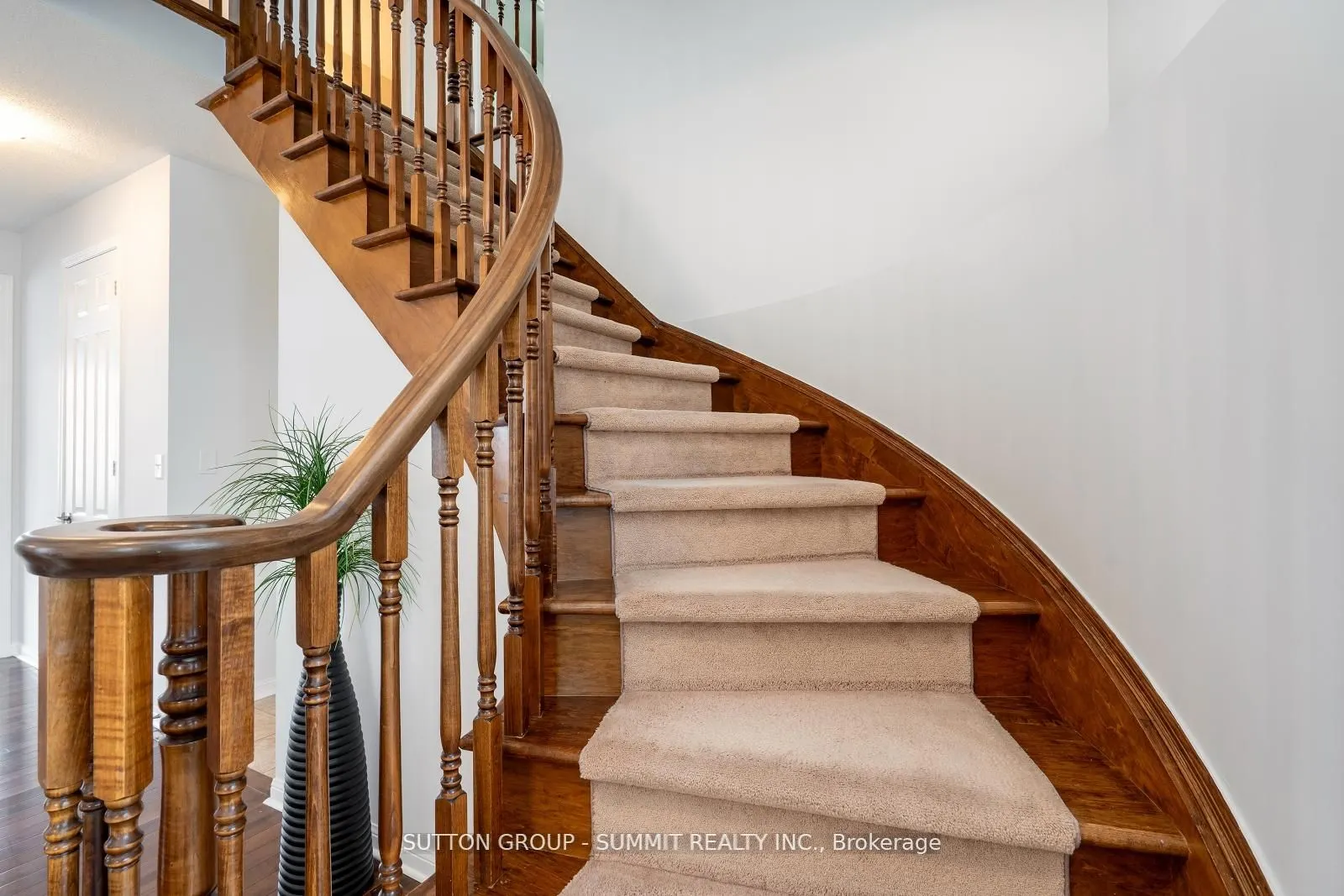 1283 Robson Crescent