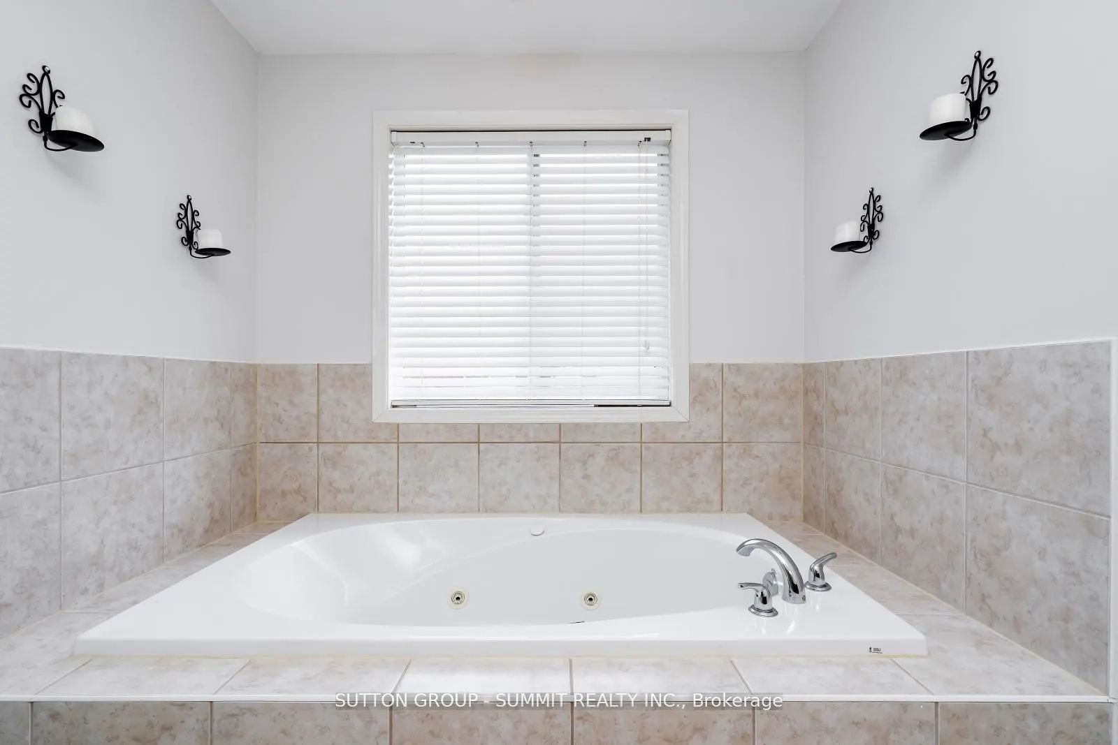 1283 Robson Crescent