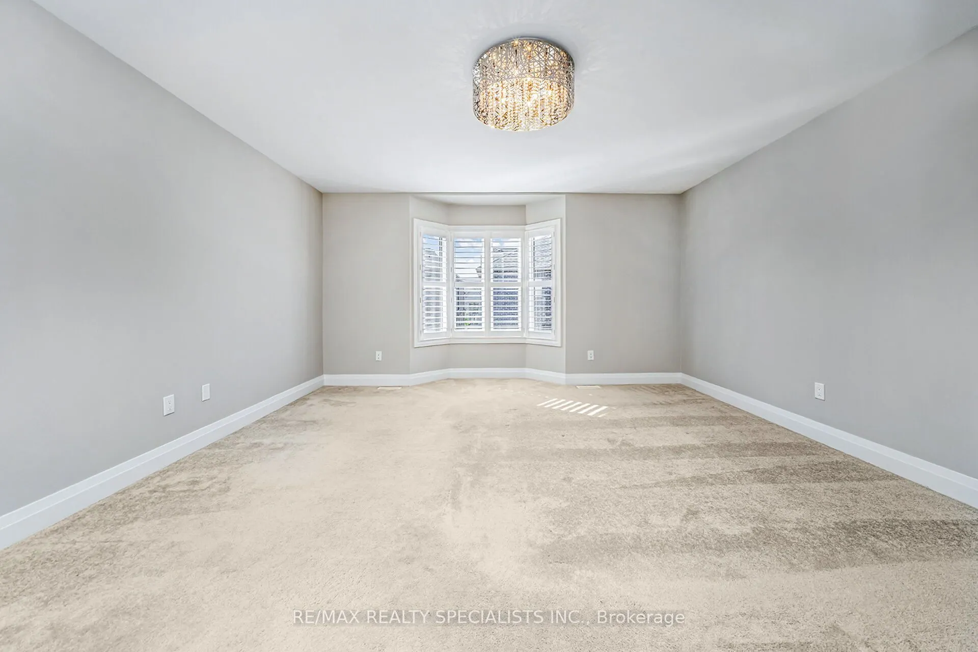 16 Dalbeattie Drive