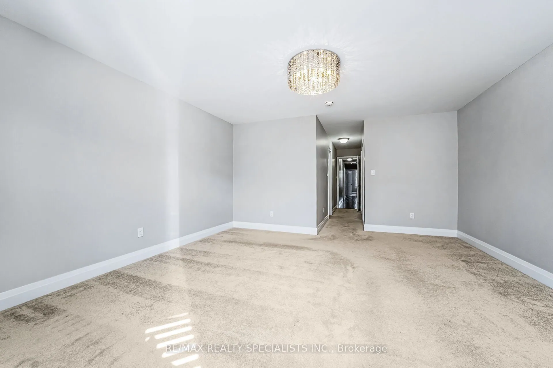 16 Dalbeattie Drive