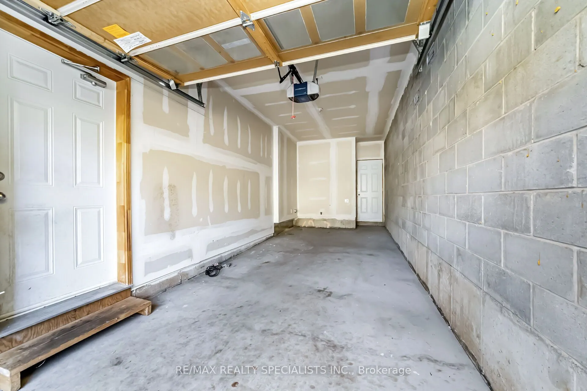 16 Dalbeattie Drive